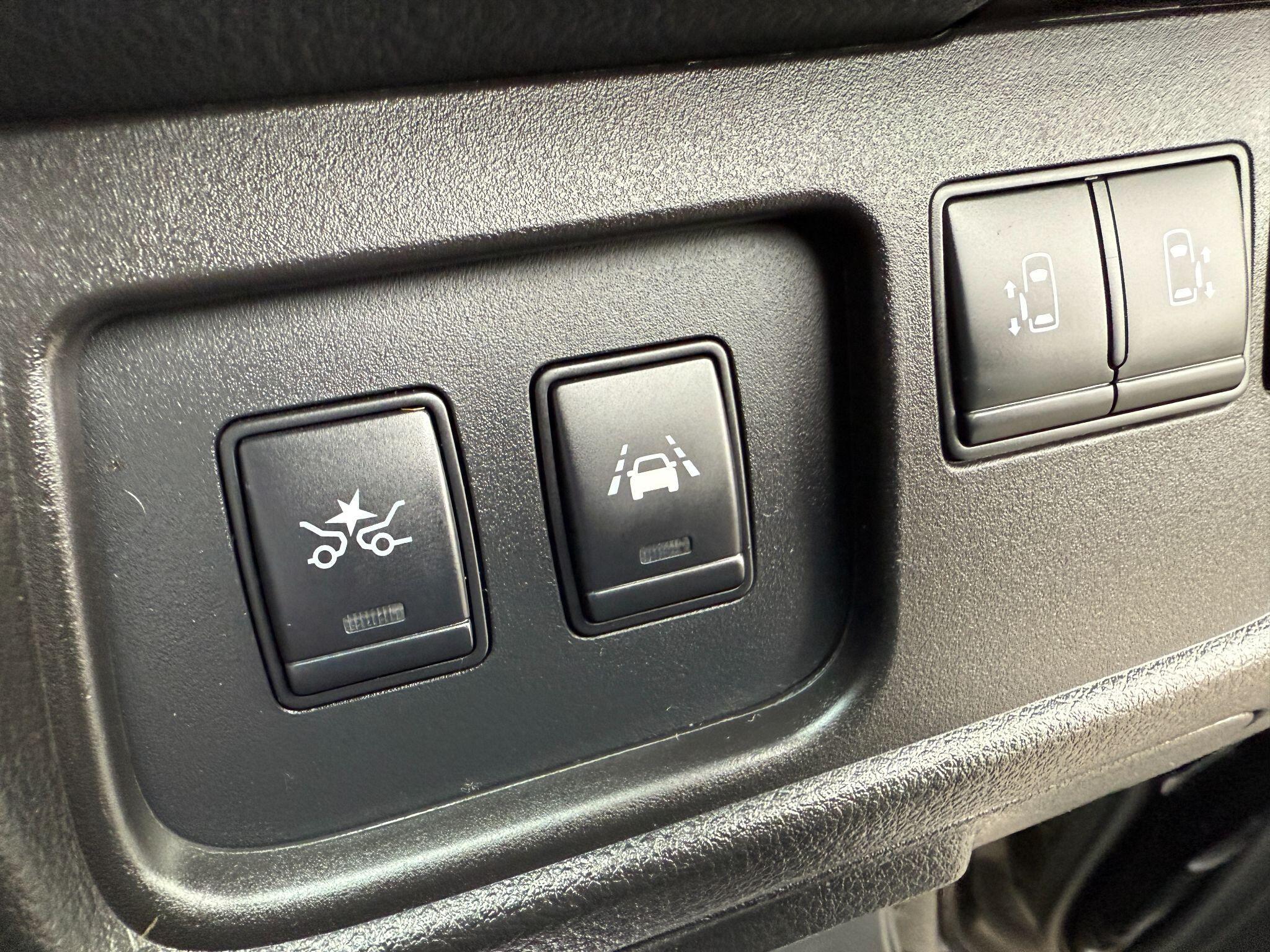 Nissan Serena - Image 51