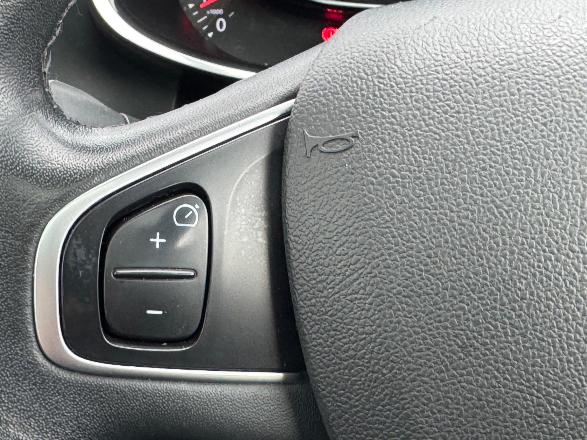 Renault Clio - Image 36