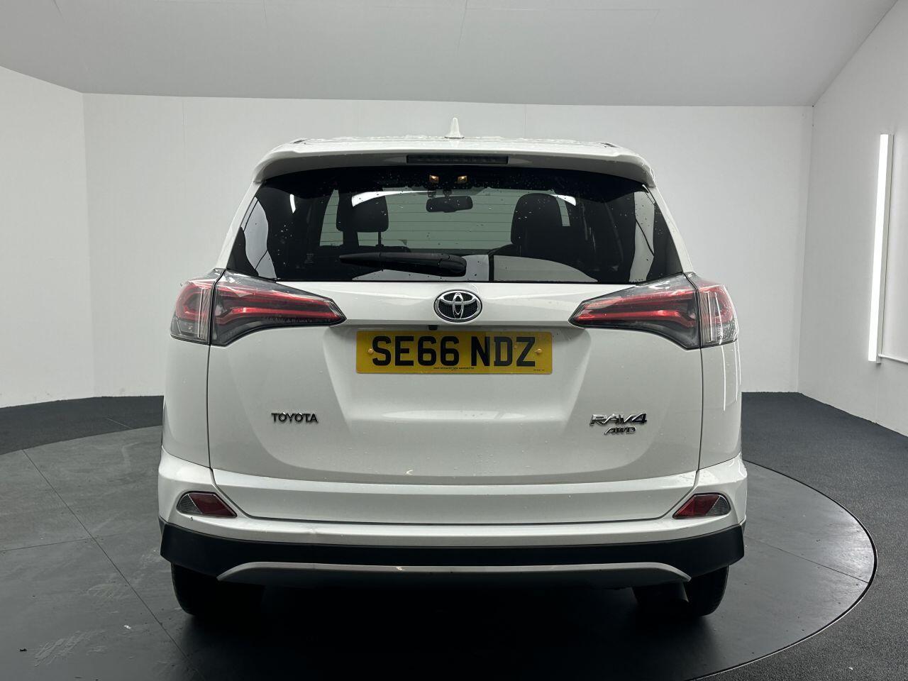 Toyota RAV4 - Image 8