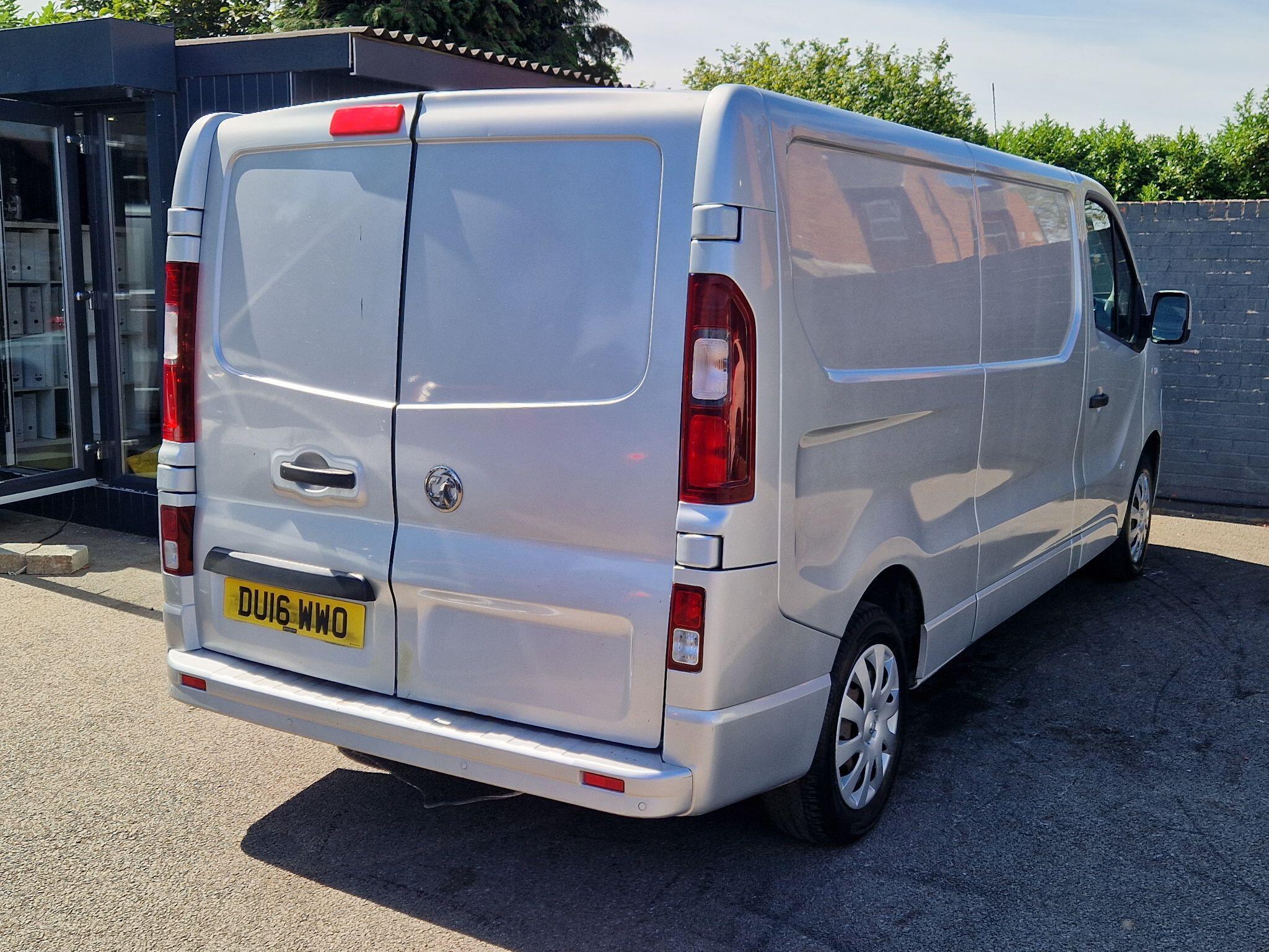 Vauxhall Vivaro - Image 10