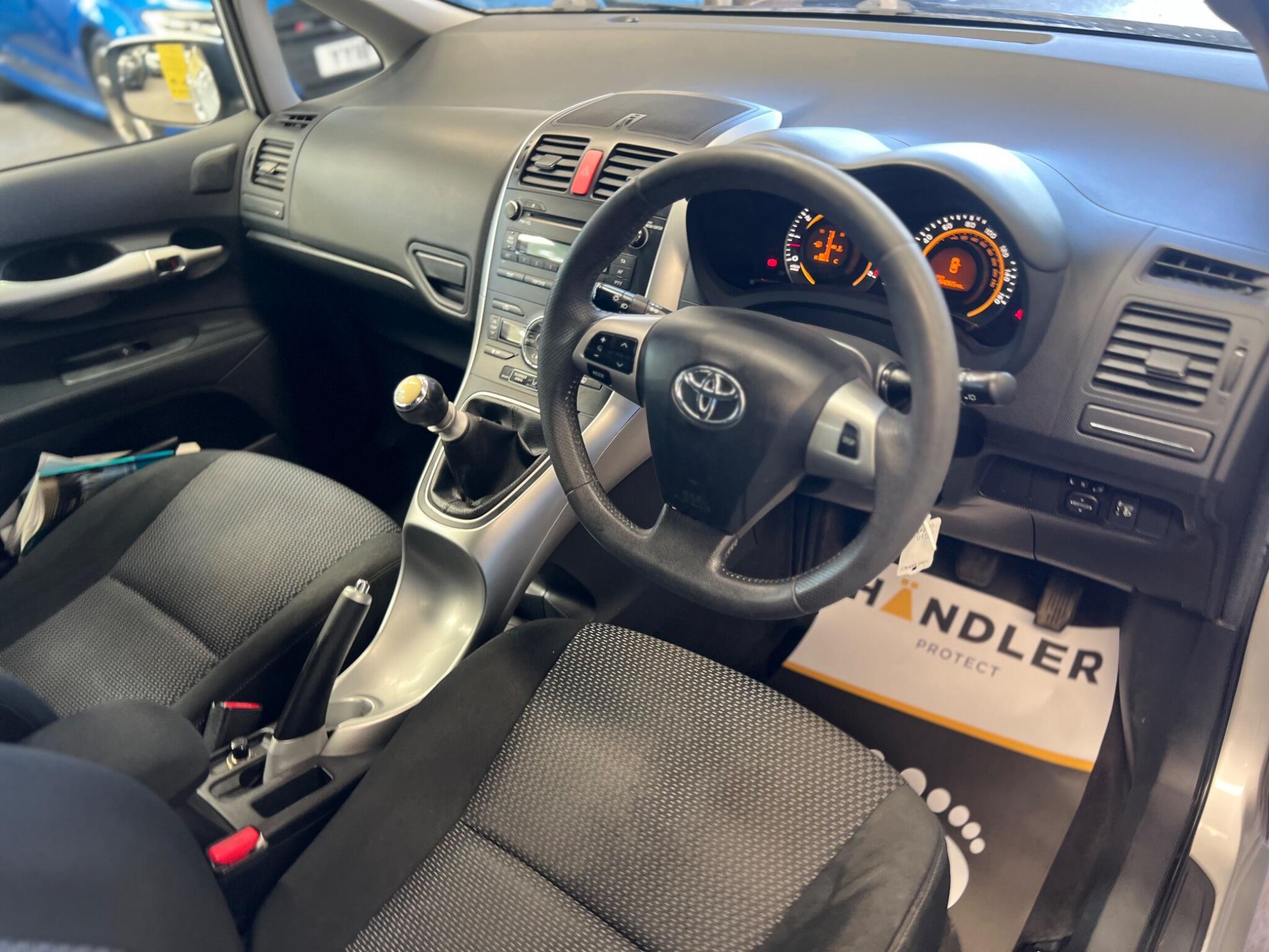 Toyota Auris - Image 18