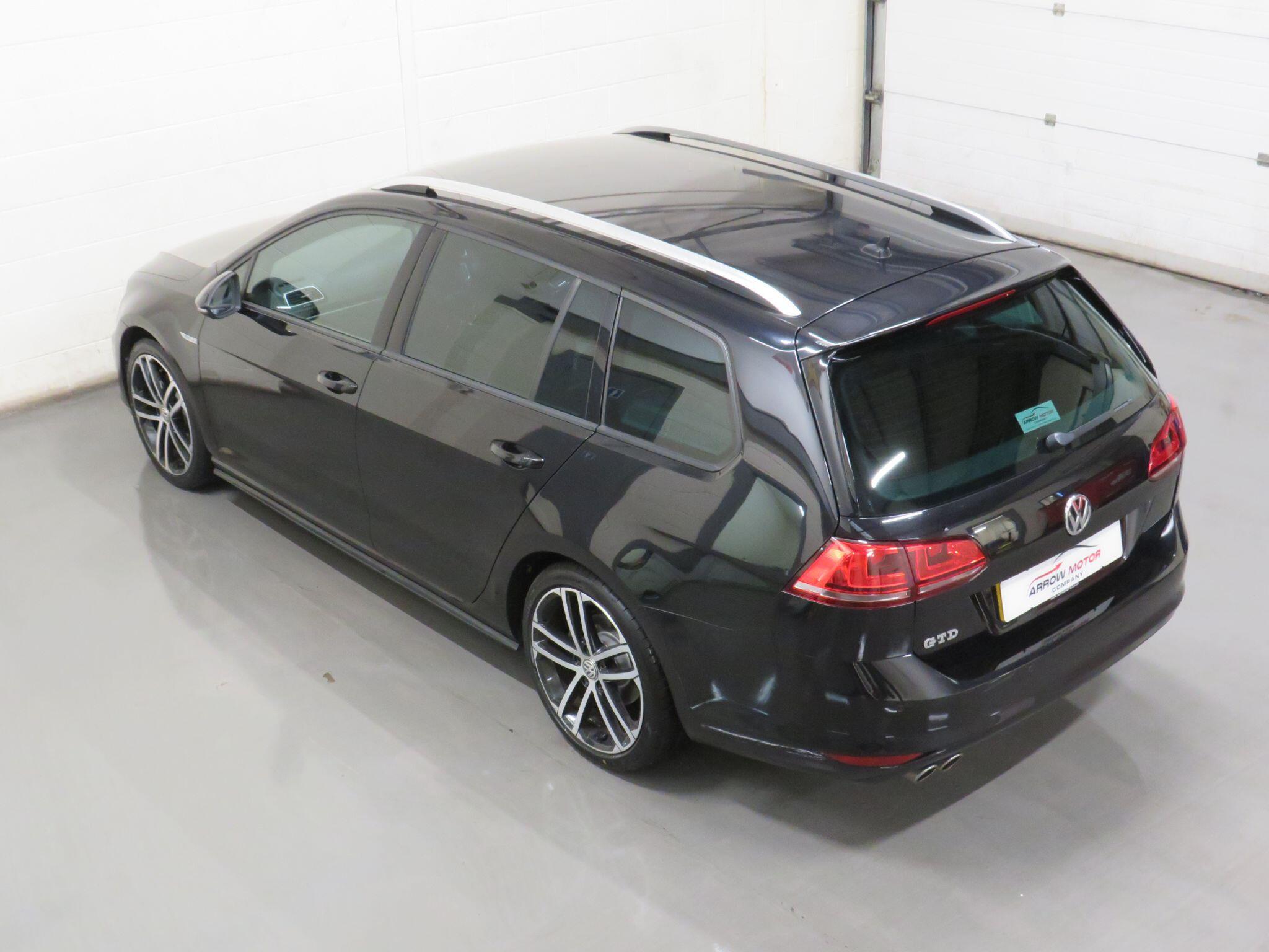 Volkswagen Golf - Image 10