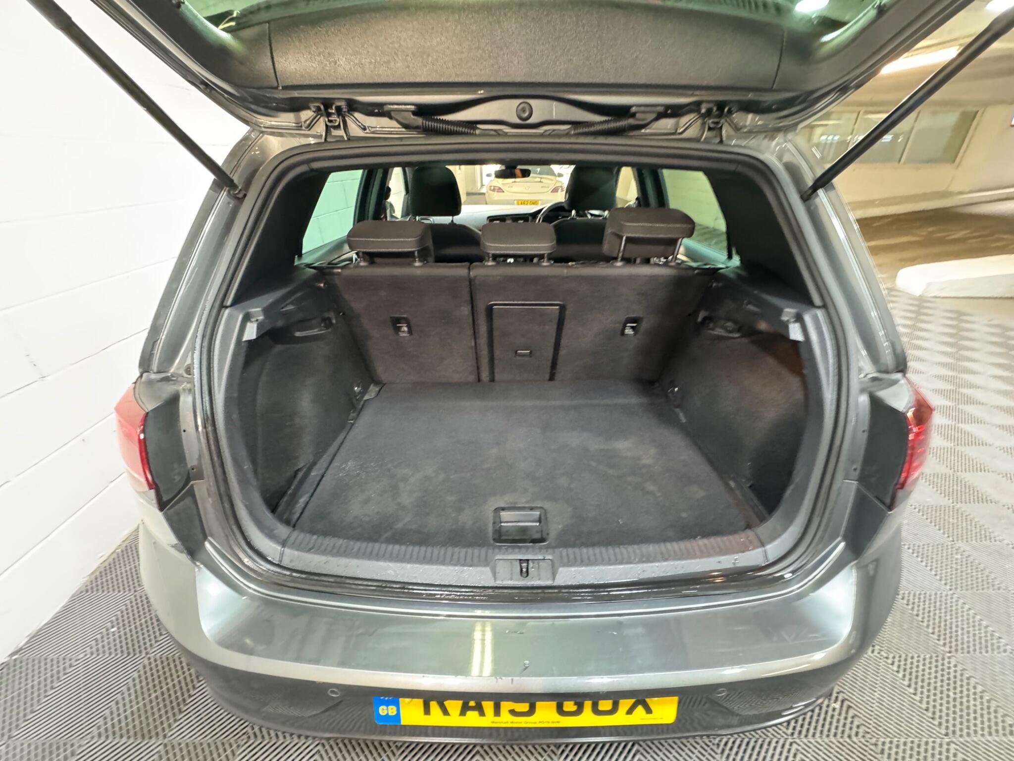 Volkswagen Golf - Image 13