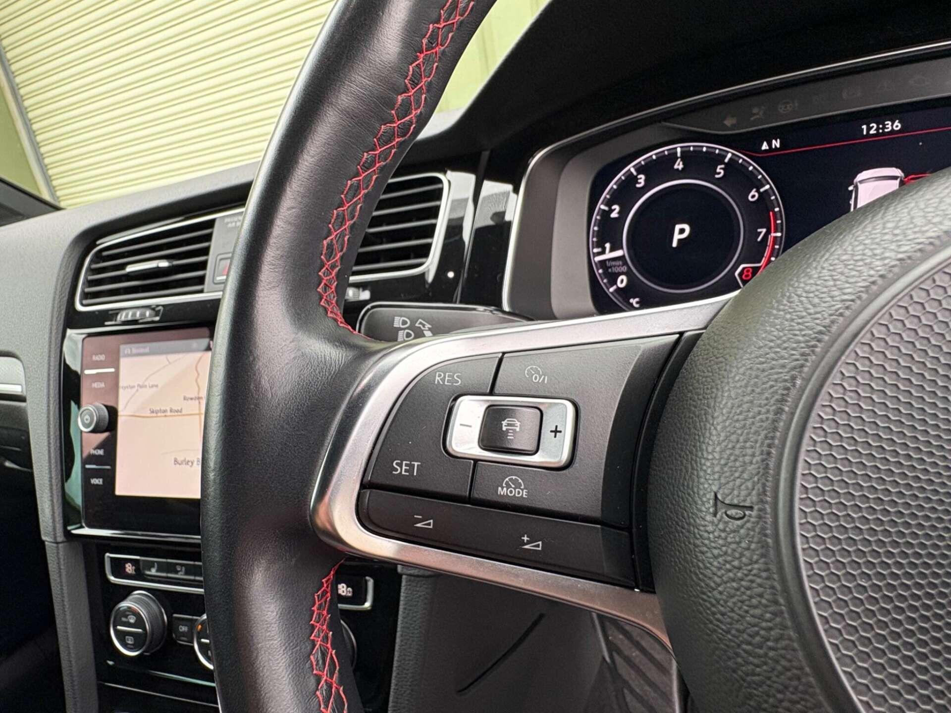 Volkswagen Golf - Image 20