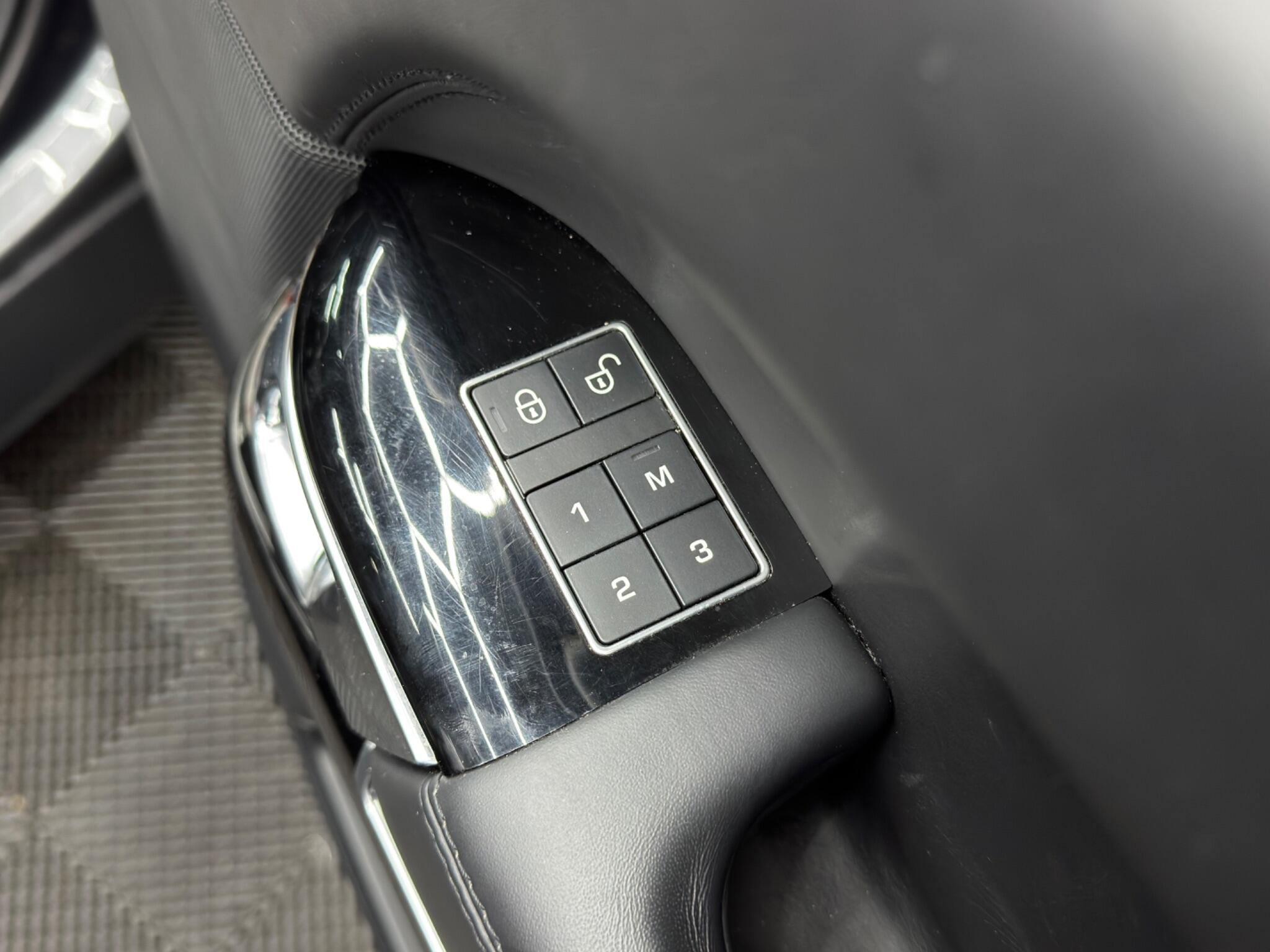 Land Rover Range Rover - Image 50