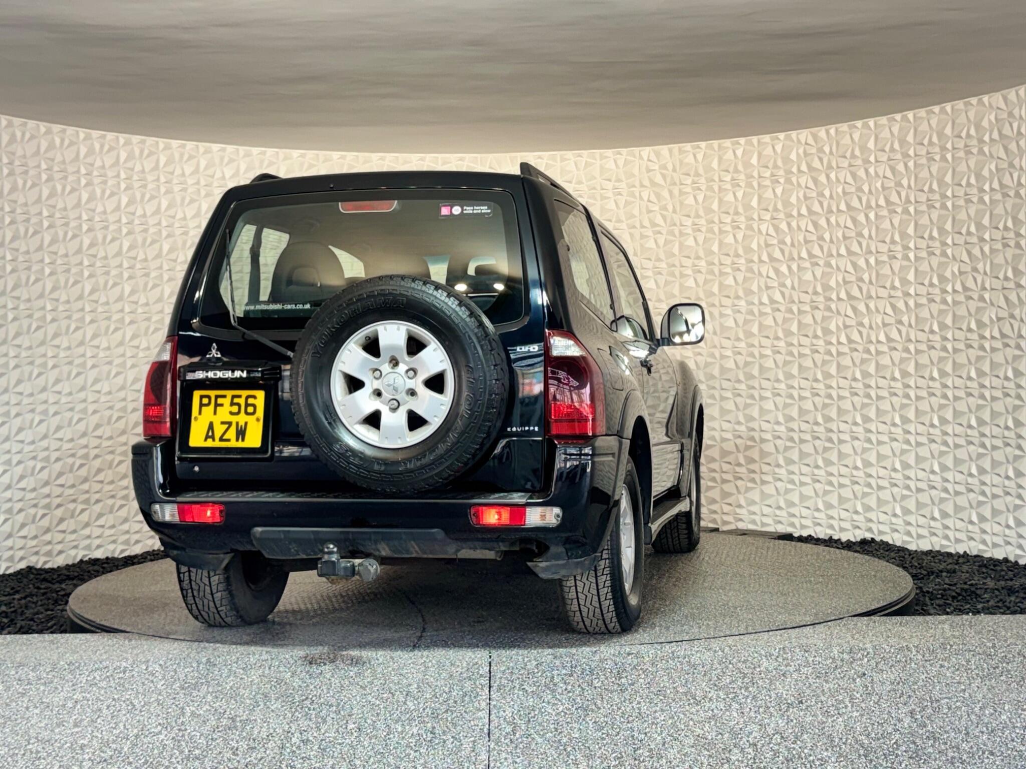 Mitsubishi Shogun - Image 11