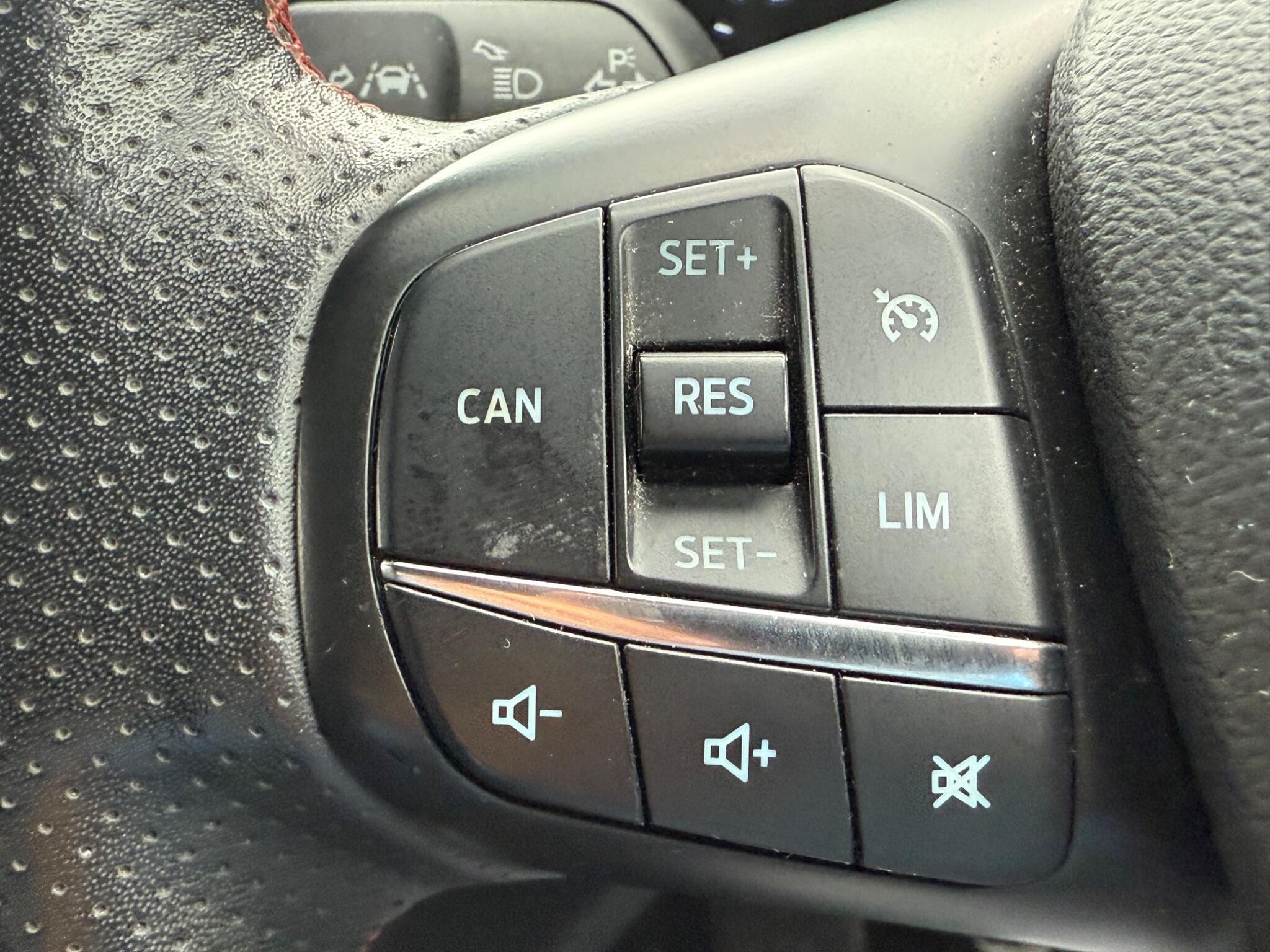 Ford Focus - Image 34