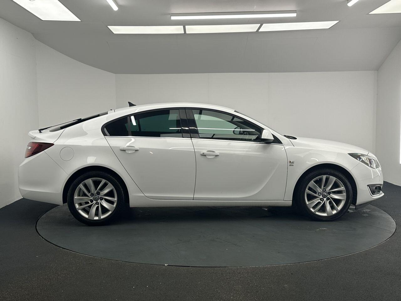 Vauxhall Insignia - Image 11