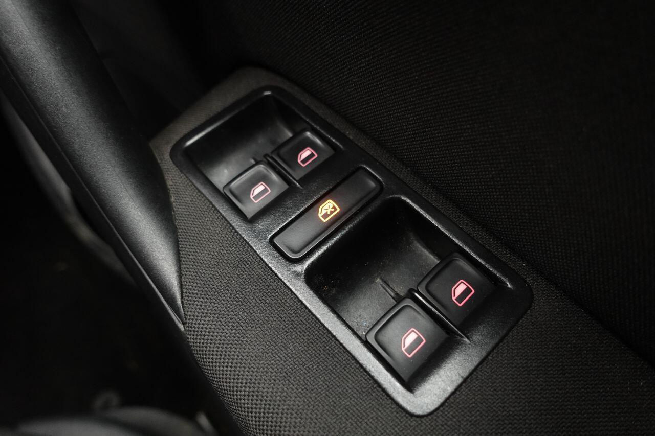 Volkswagen Polo - Image 40