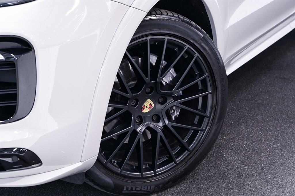 Porsche Cayenne - Image 11