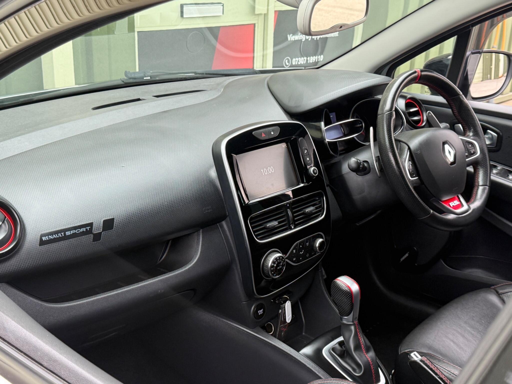 Renault Clio - Image 19