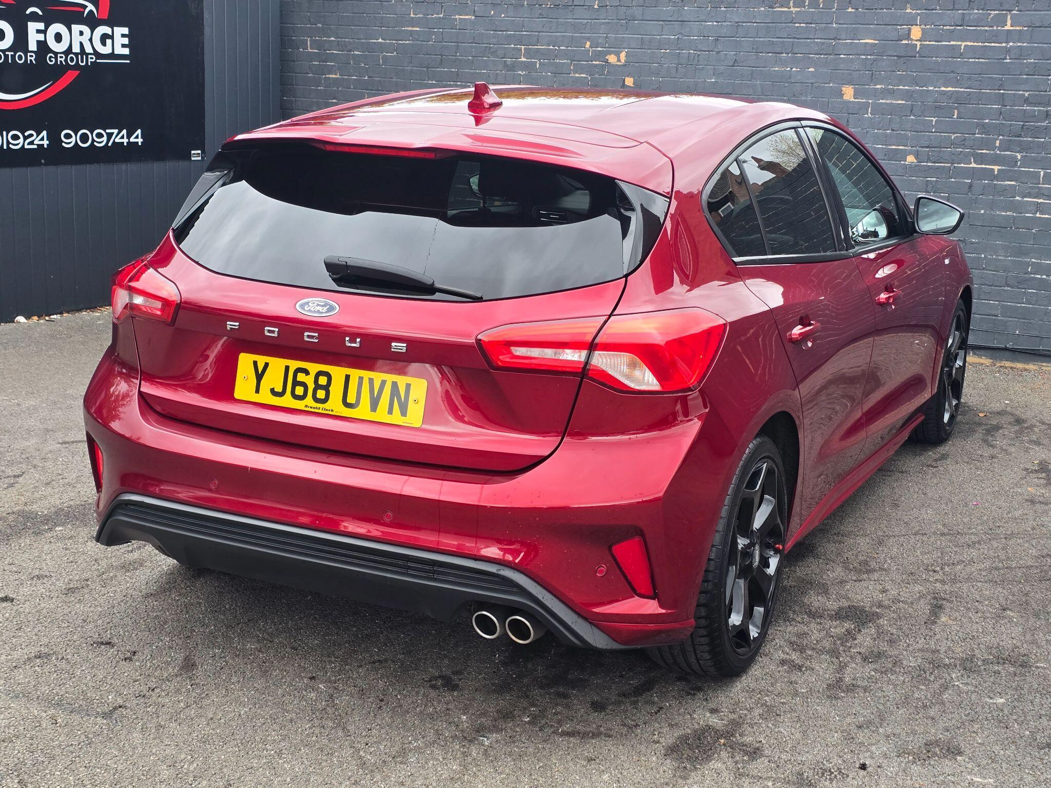 Ford Focus - Image 10