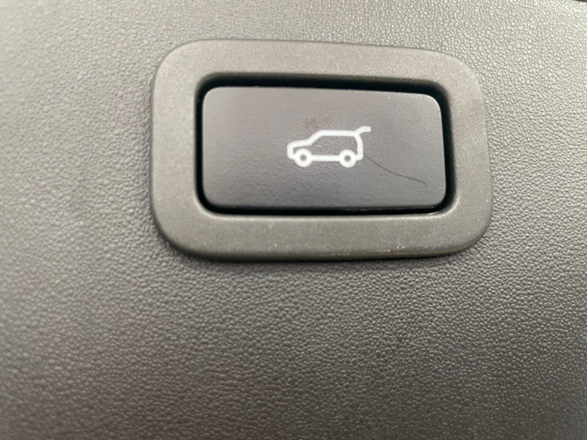 Jaguar E-Pace - Image 11