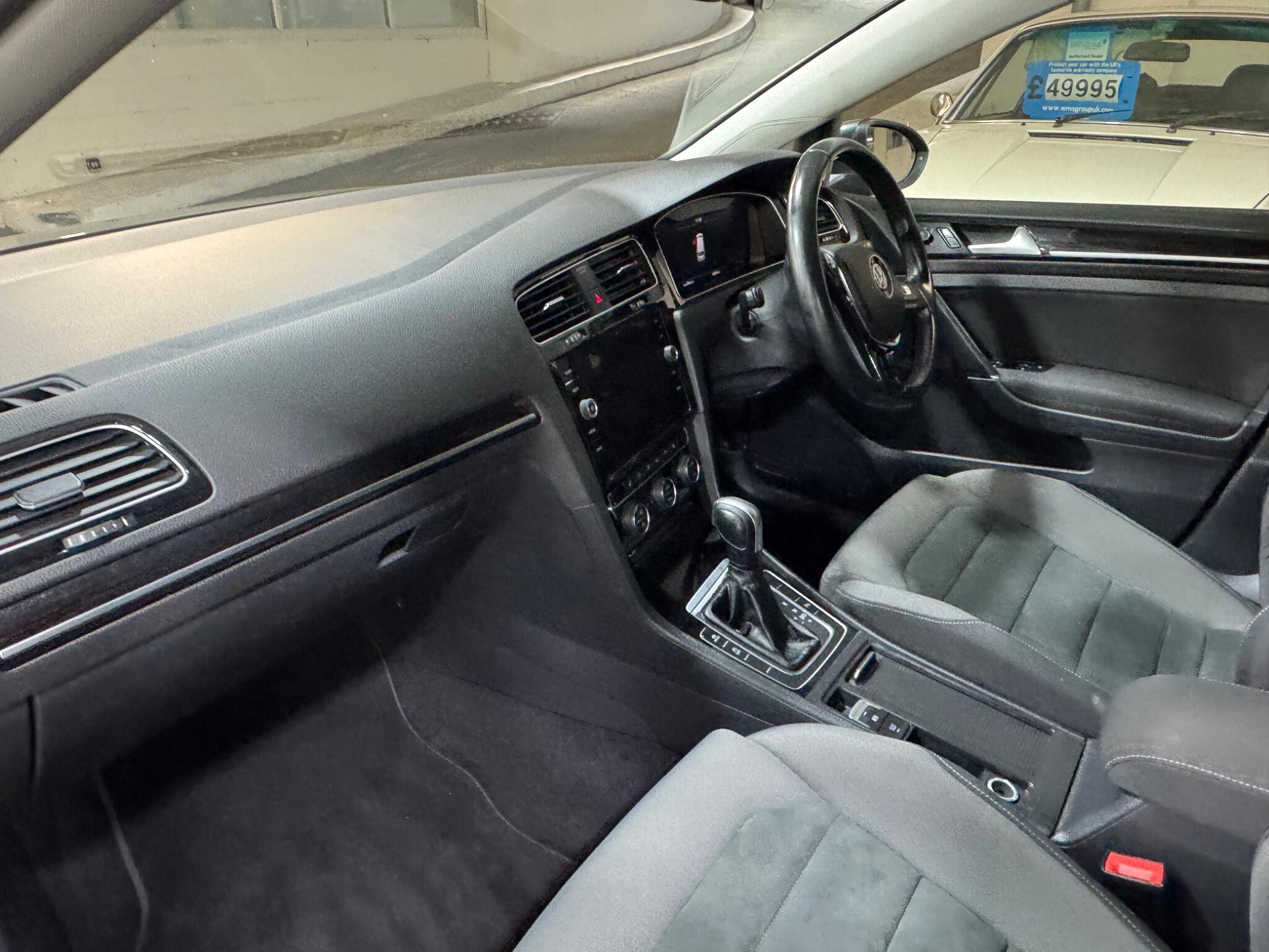 Volkswagen Golf - Image 11