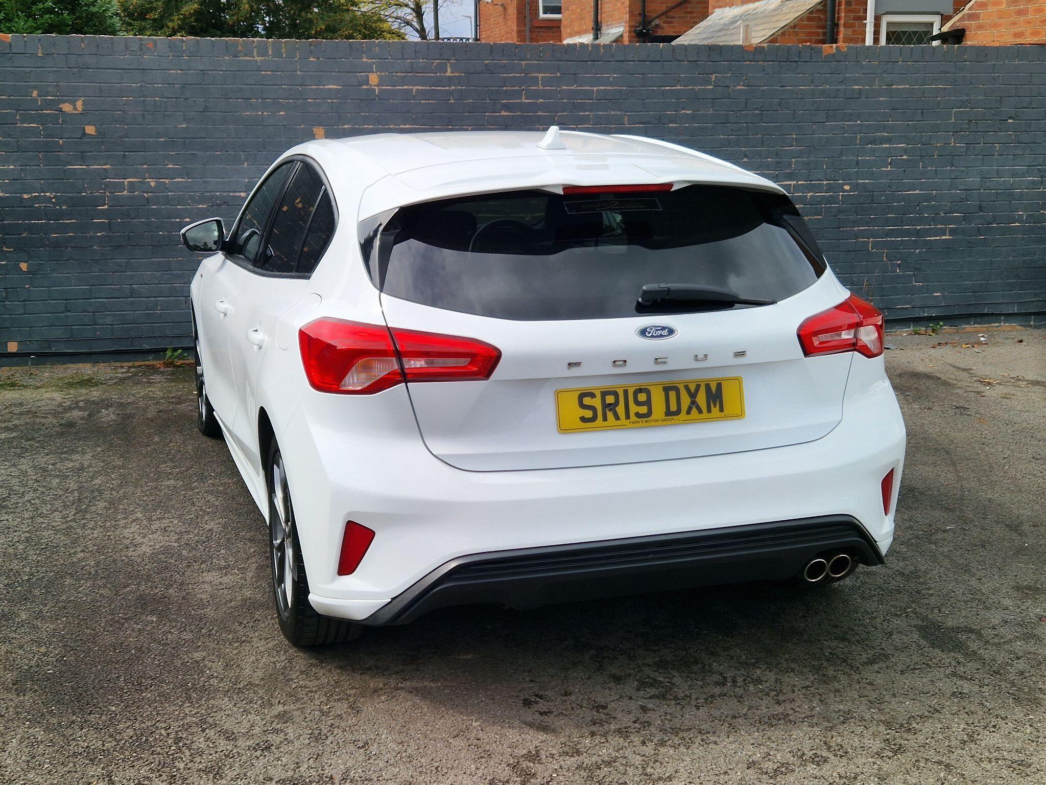 Ford Focus - Image 8