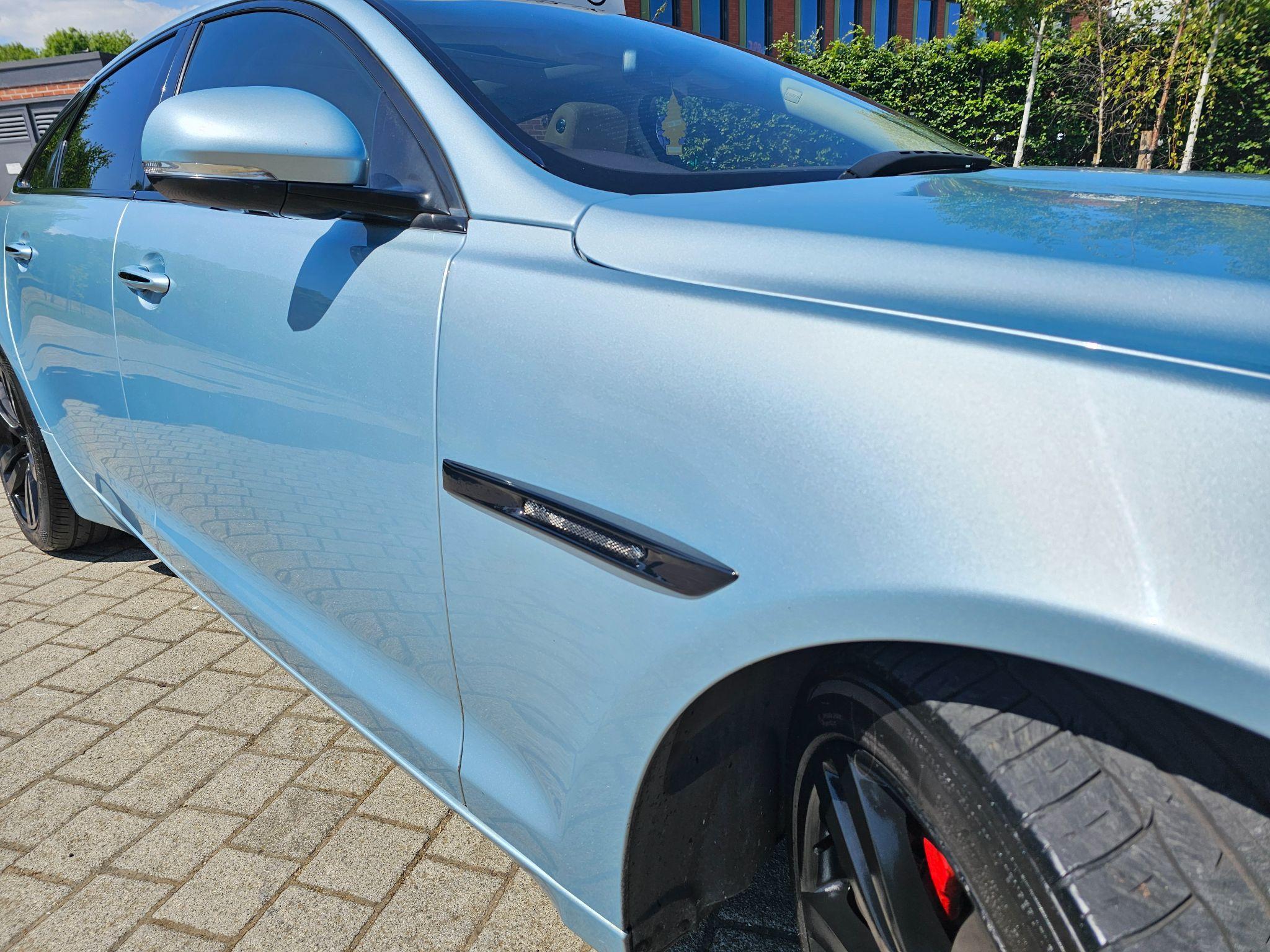 Jaguar XJ - Image 17