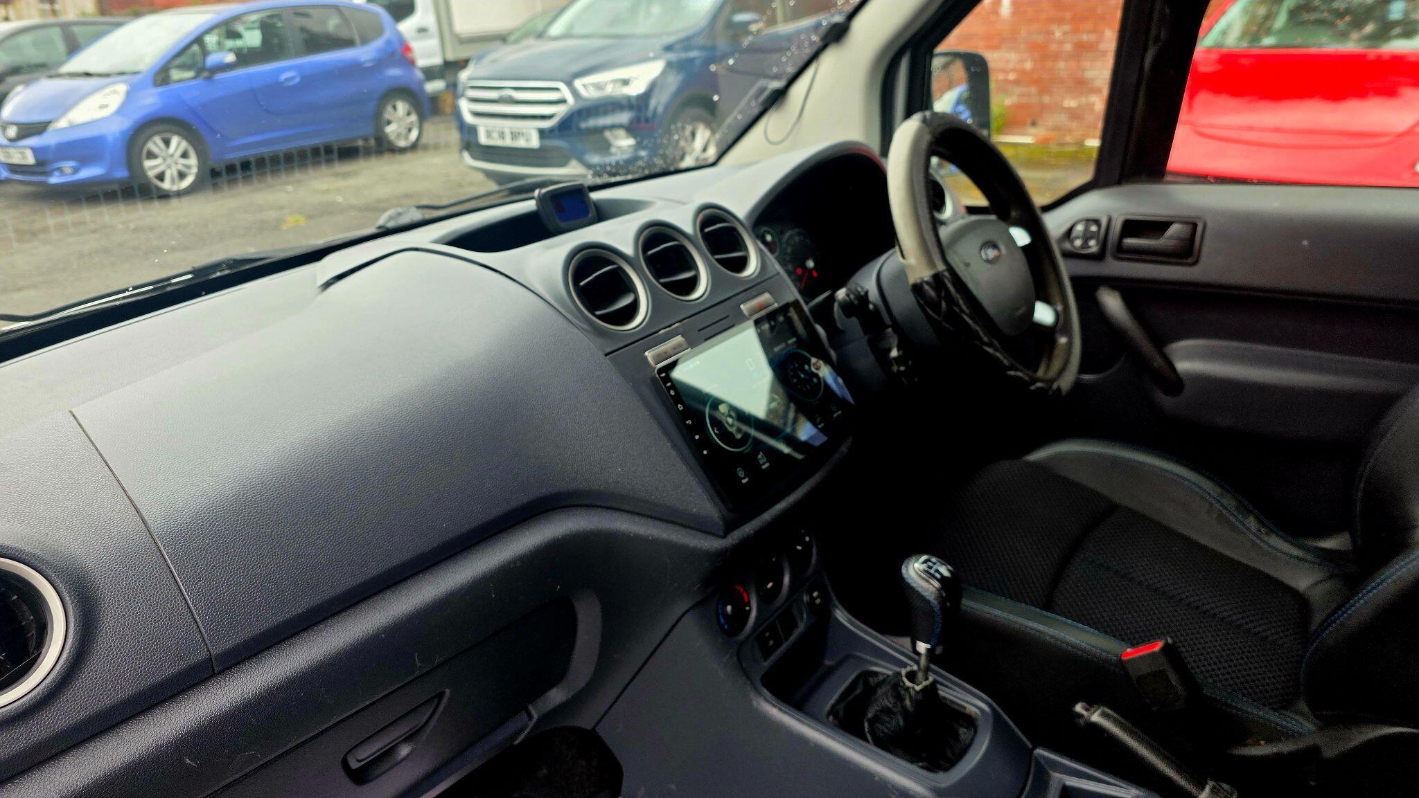 Ford Transit Connect - Image 13
