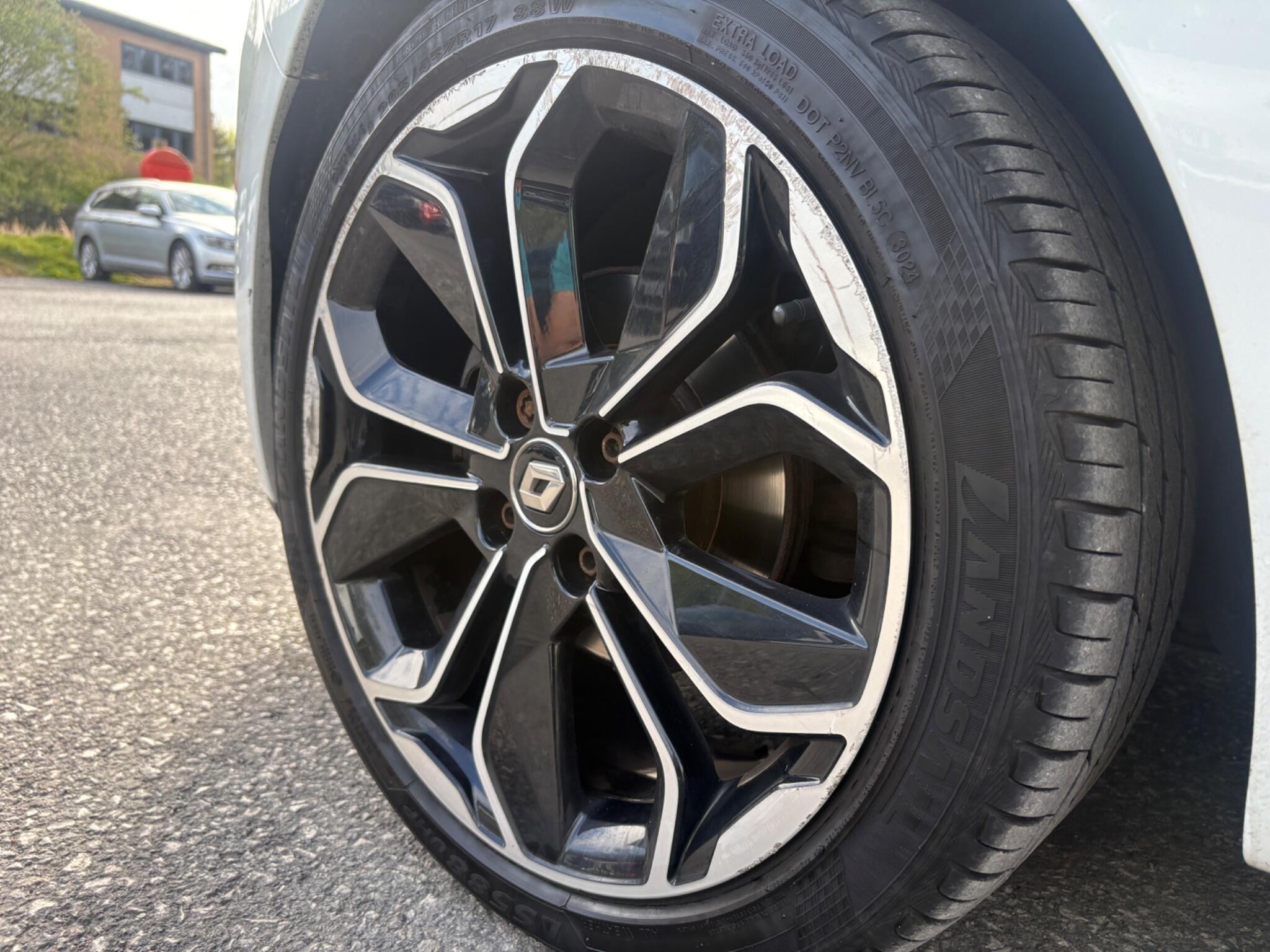 Renault Clio - Image 14