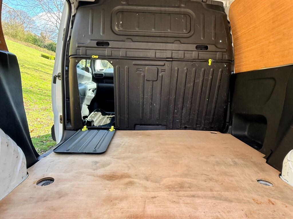 Vauxhall Combo - Image 13