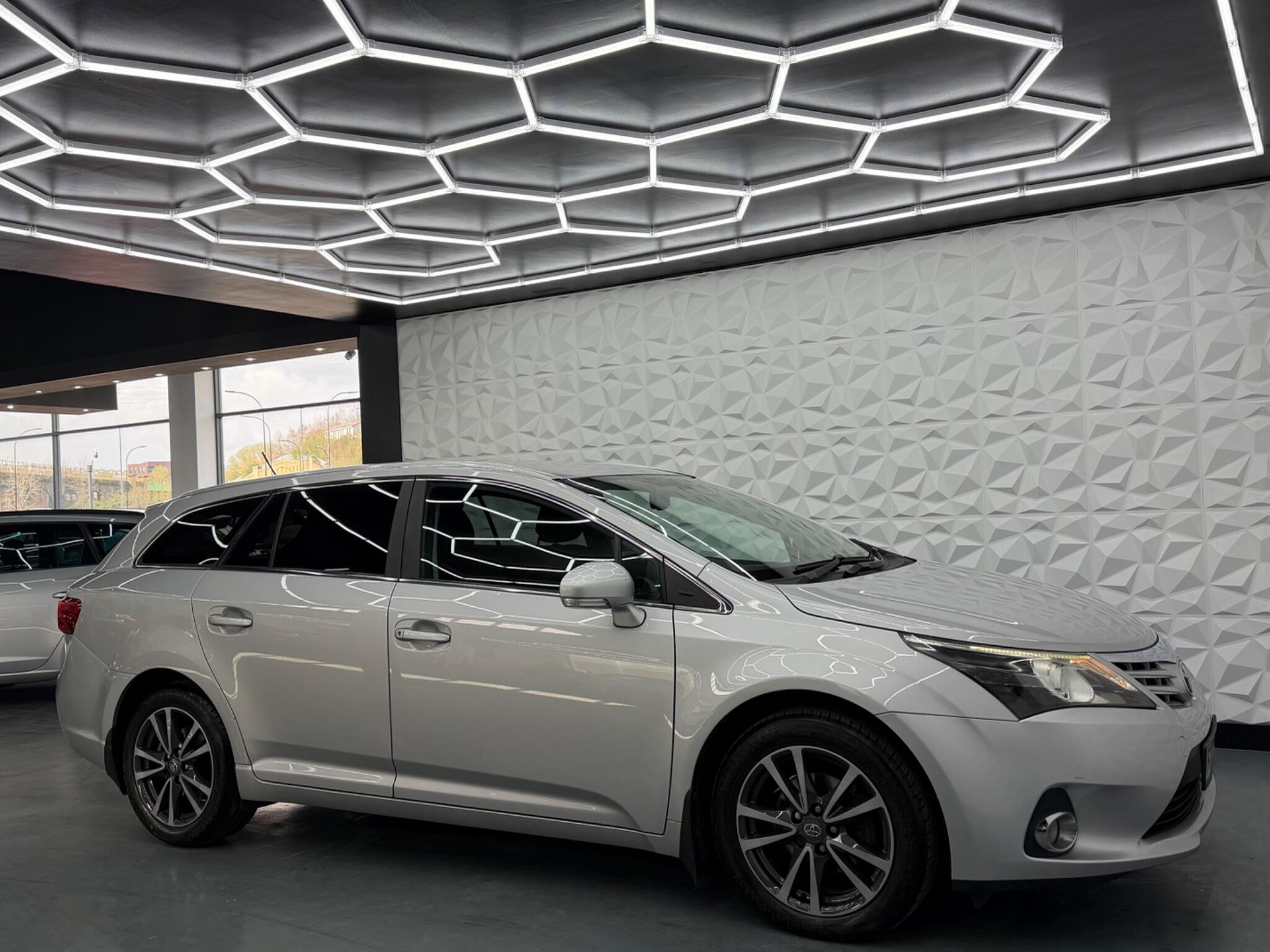 Toyota Avensis - Image 12