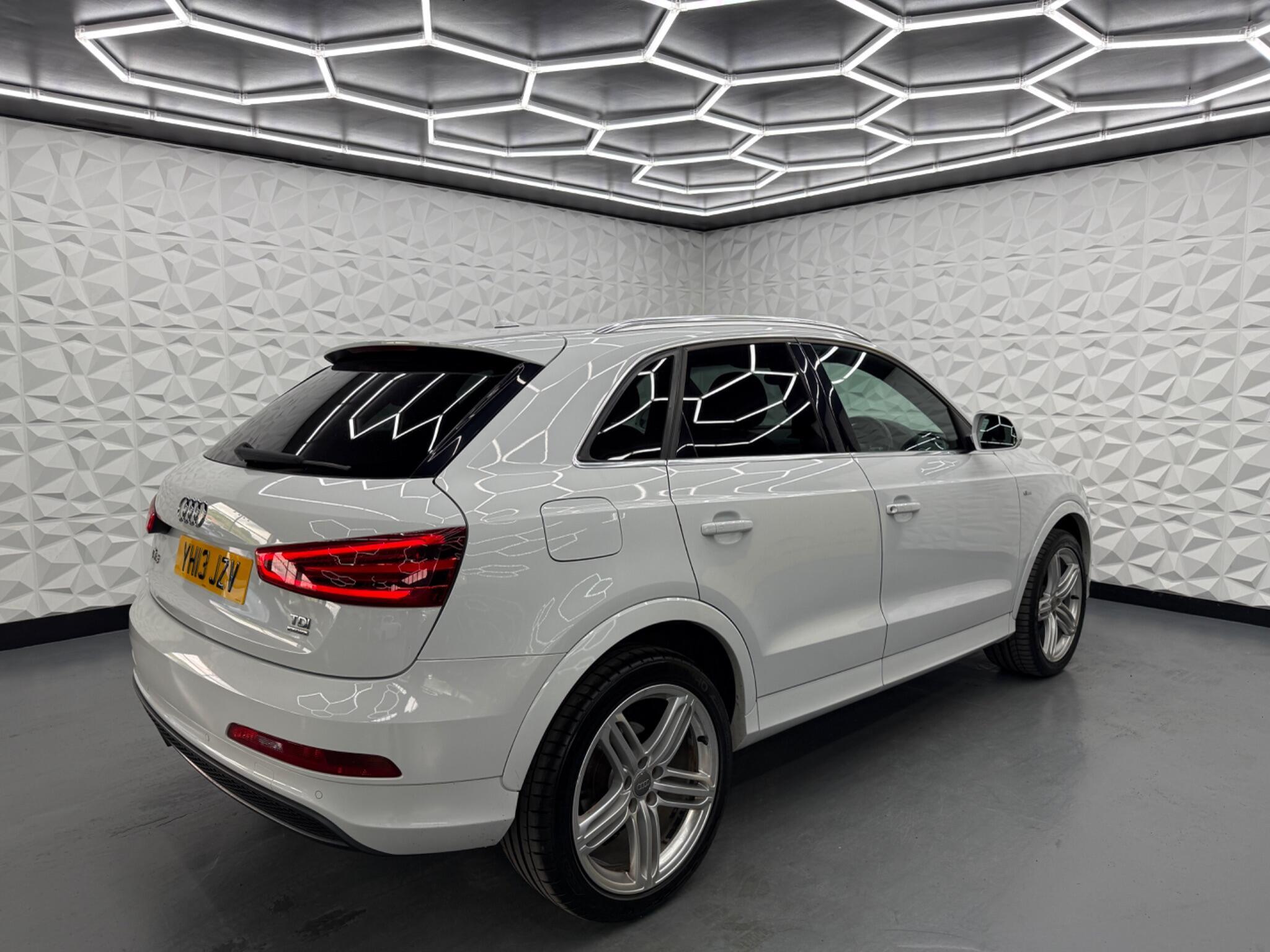 Audi Q3 - Image 12