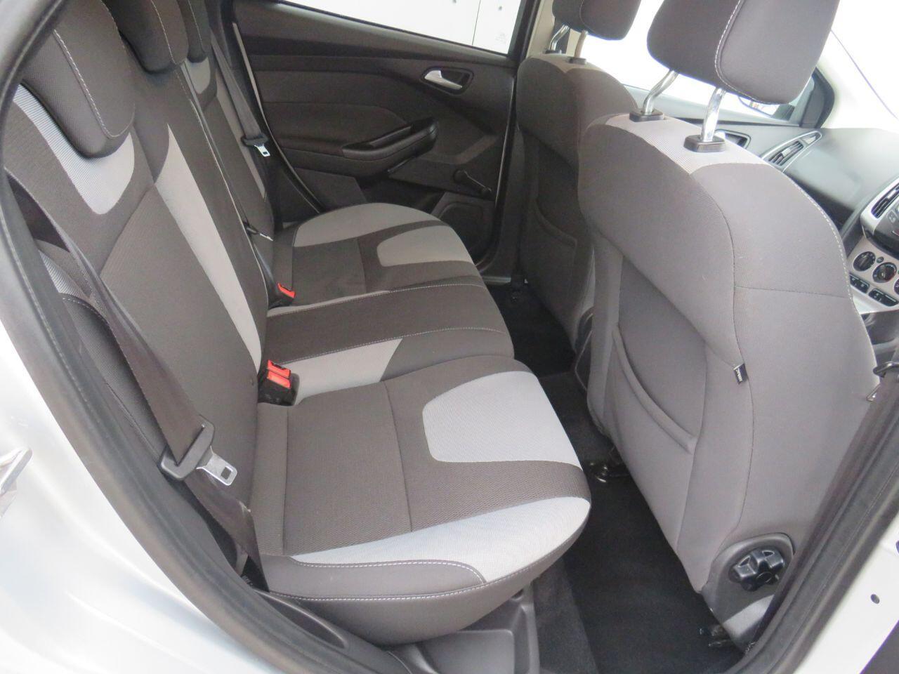 Ford Focus - Image 8