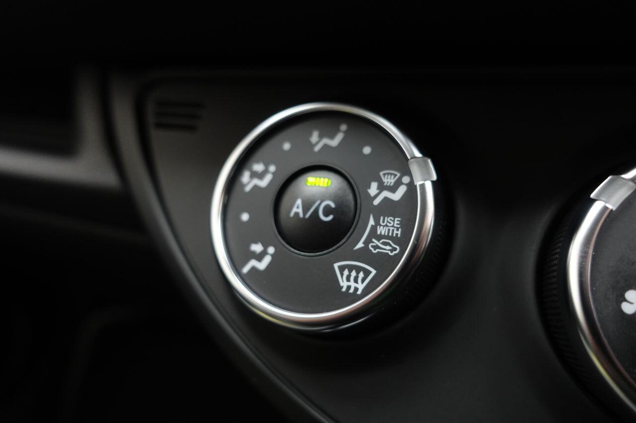 Toyota Yaris - Image 38