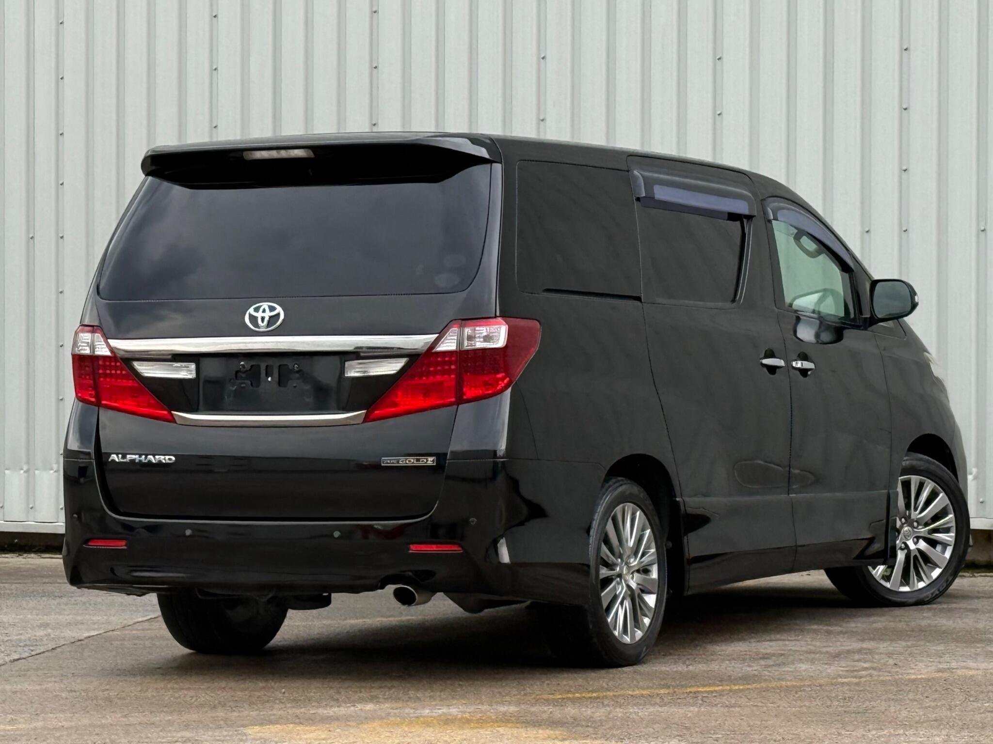 Toyota Alphard - Image 17
