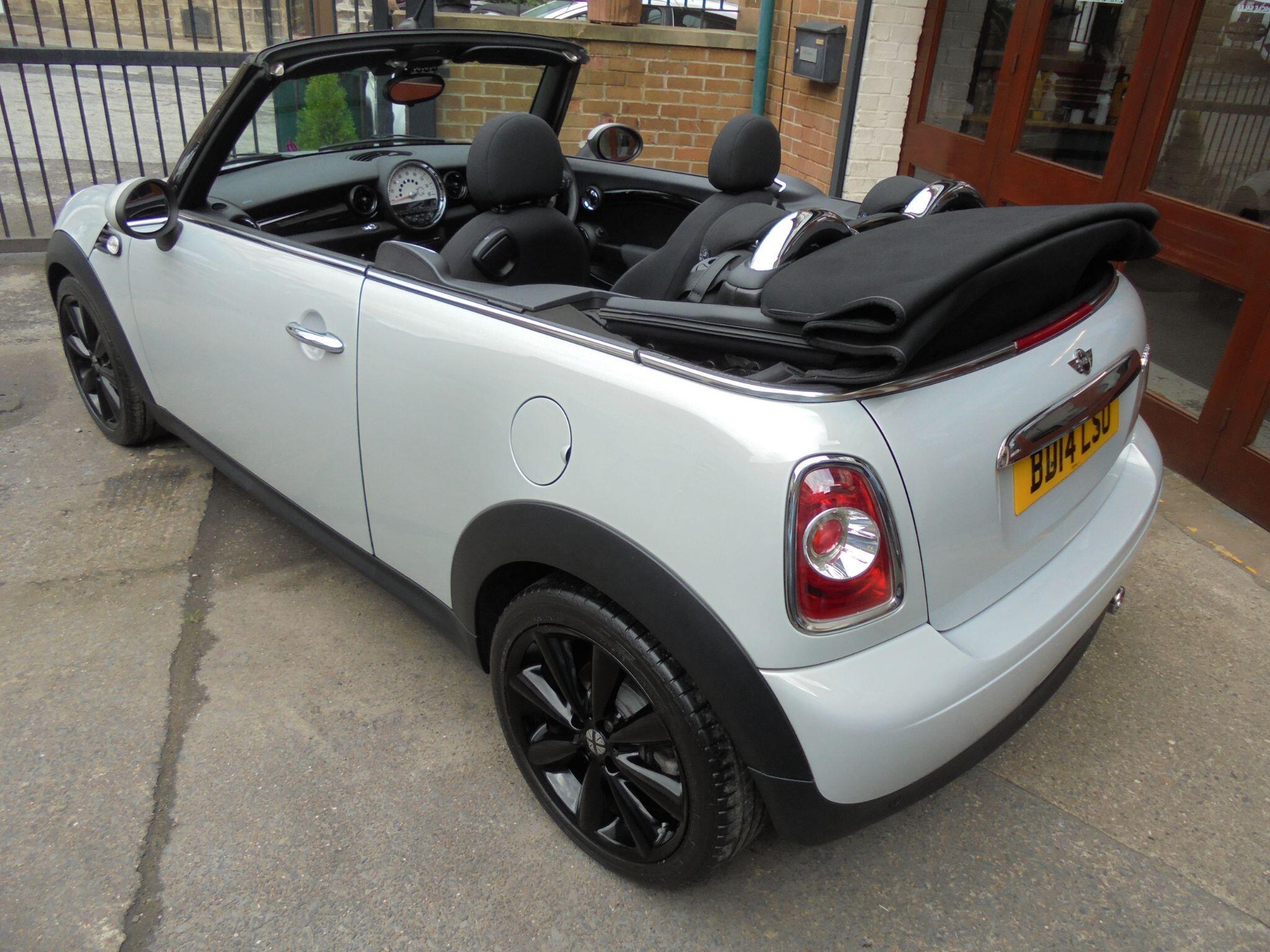 MINI Convertible - Image 8