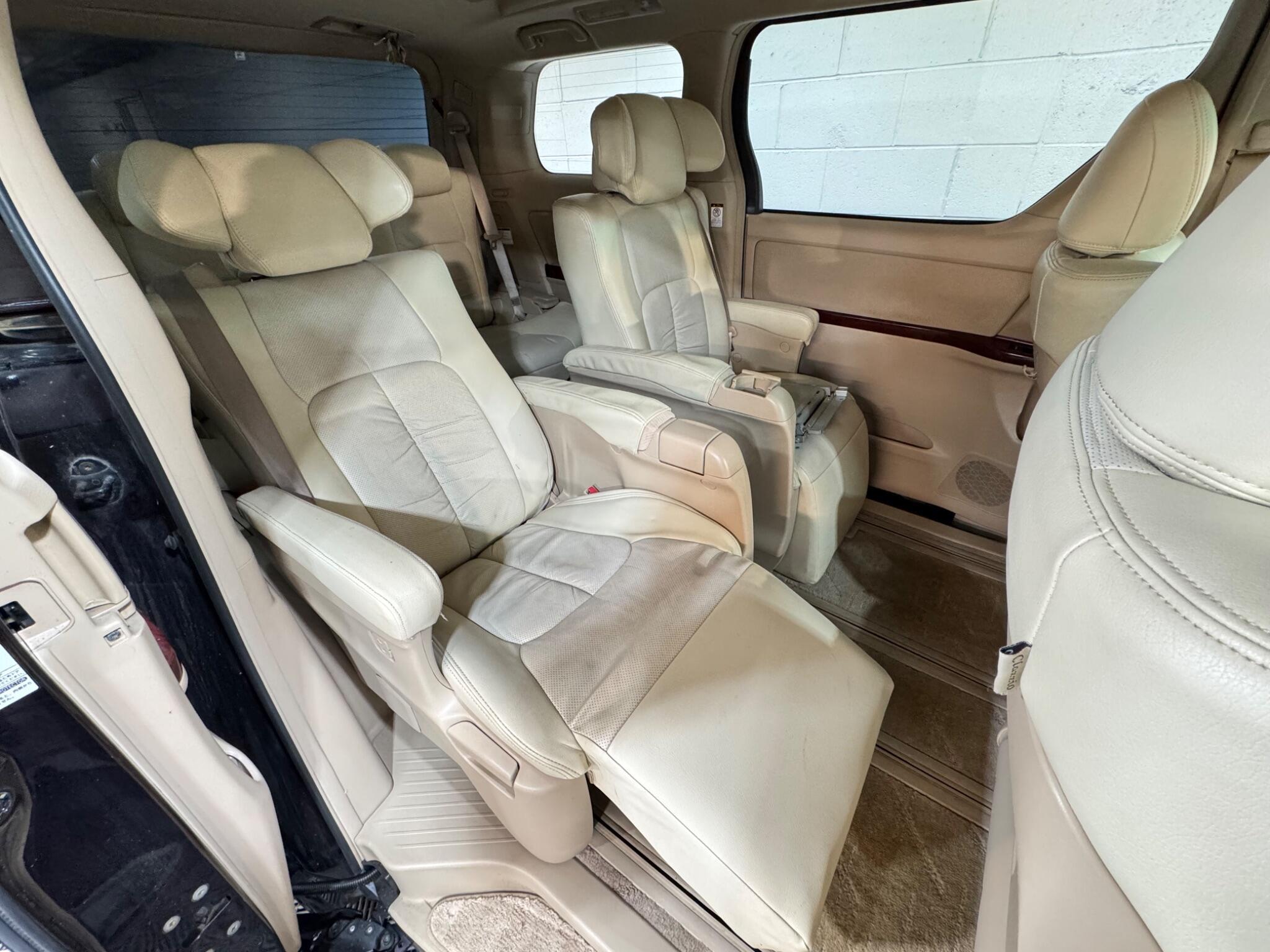 Toyota Vellfire - Image 11