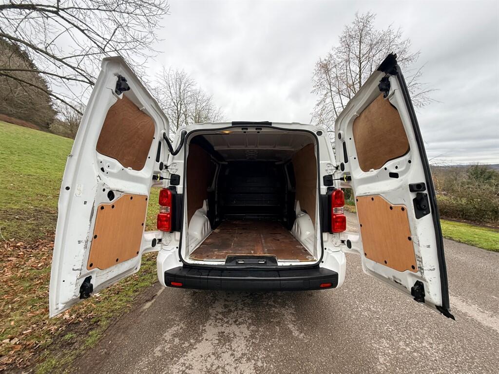 Vauxhall Vivaro - Image 8