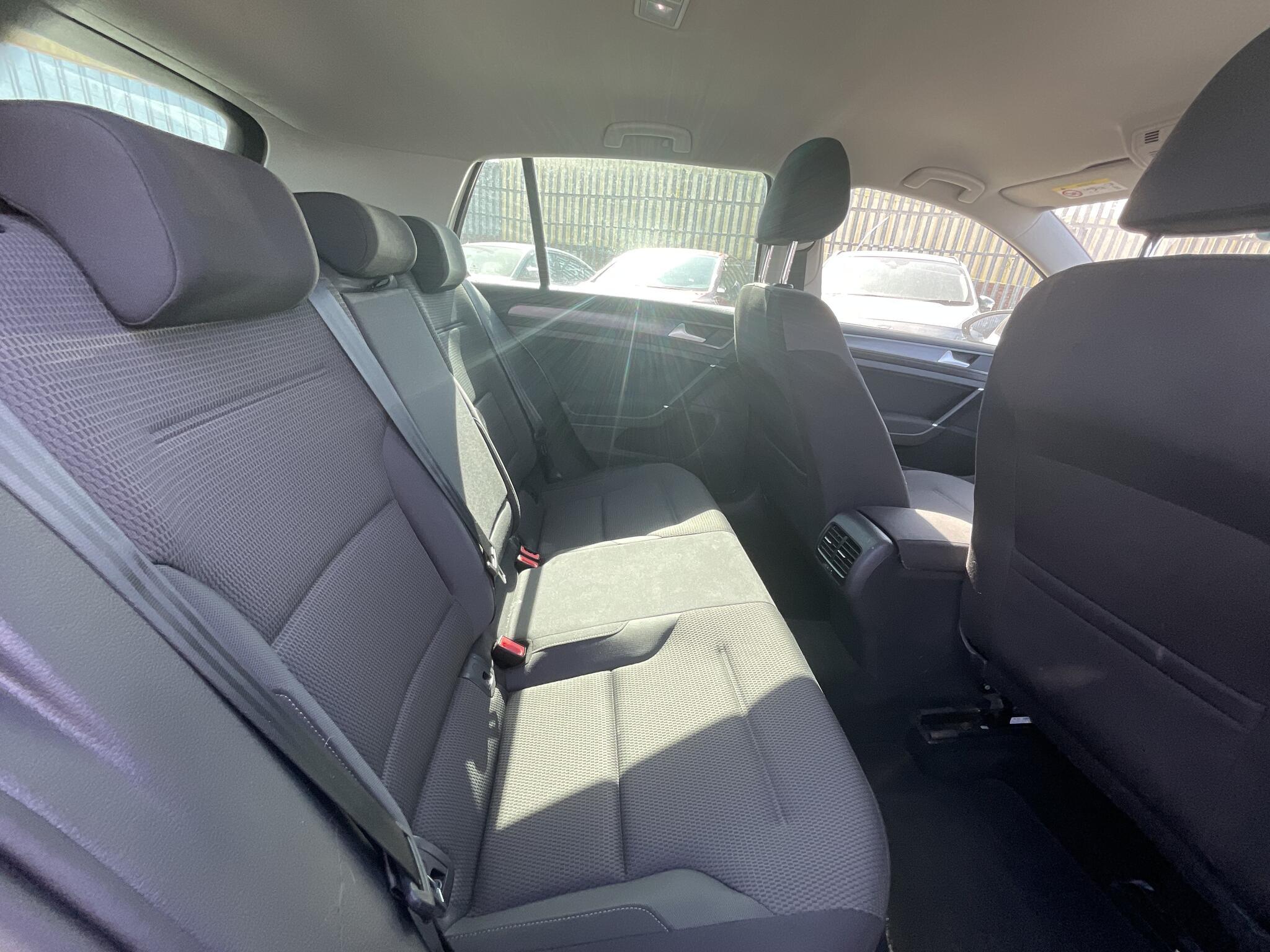 Volkswagen e-Golf - Image 7