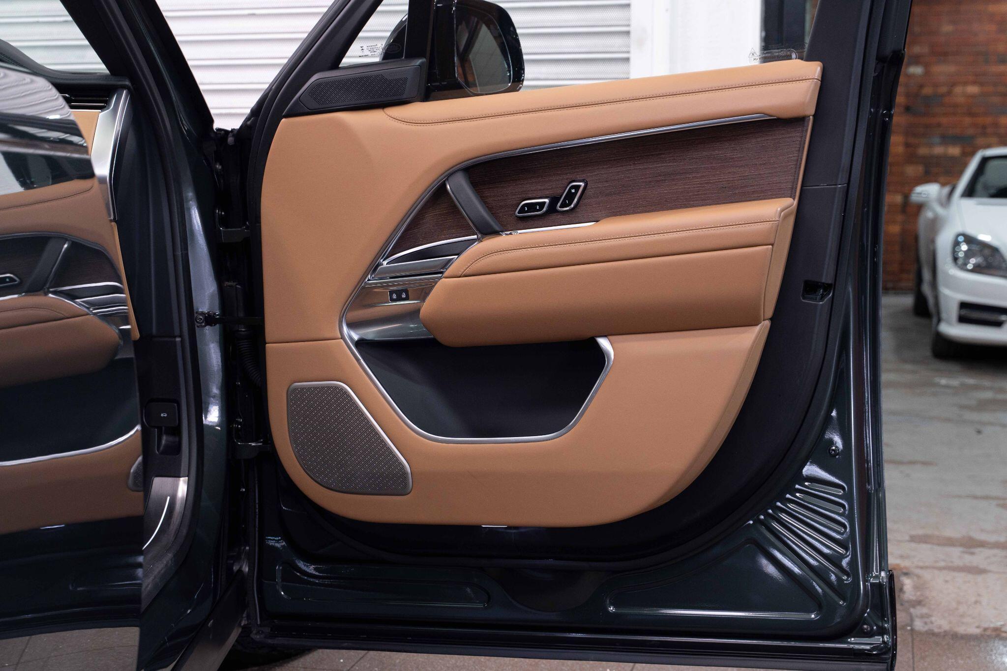 Land Rover Range Rover - Image 12