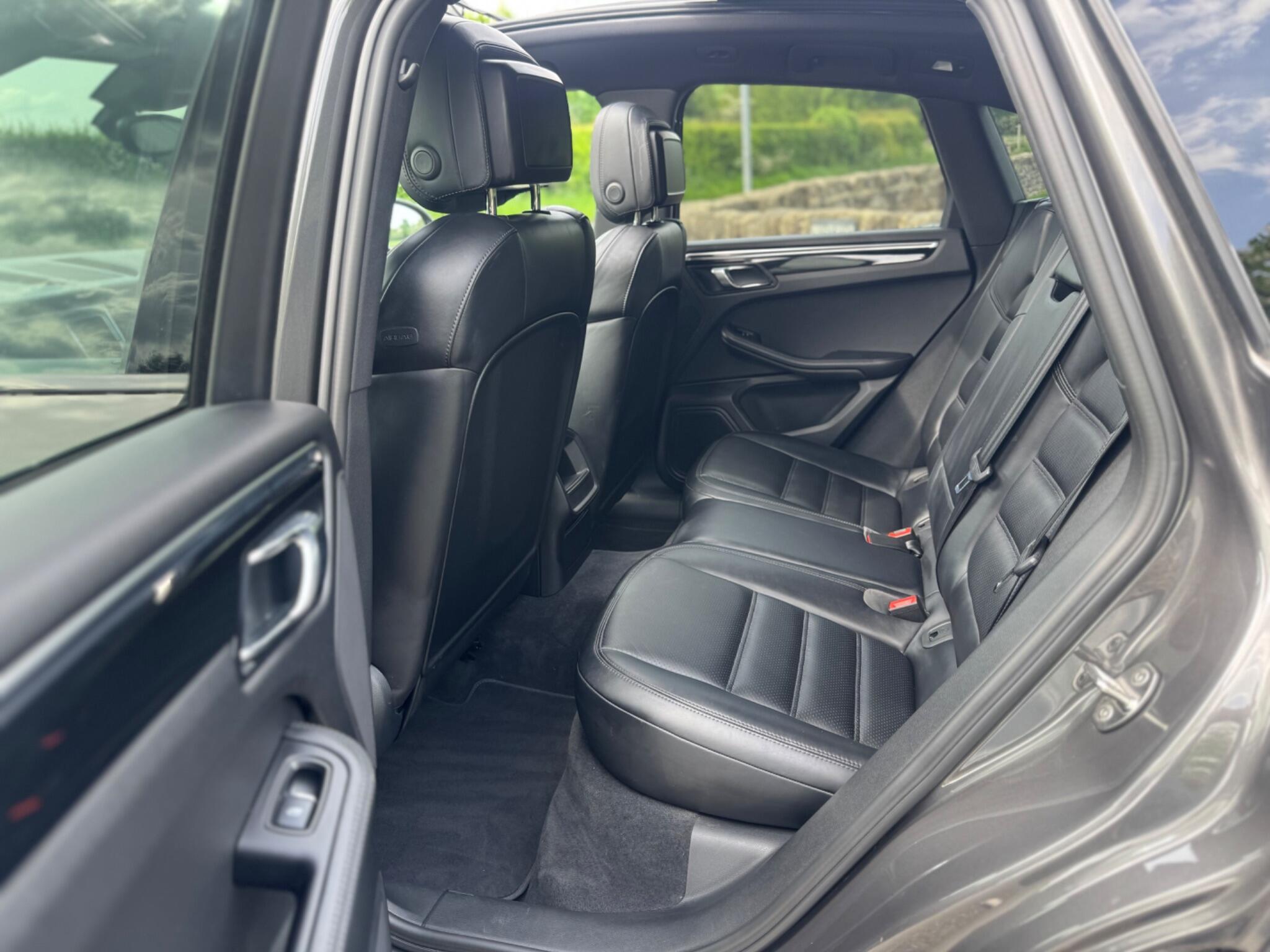 Porsche Macan - Image 30