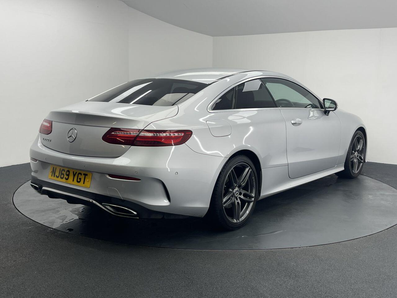 Mercedes-benz E-CLASS - Image 17