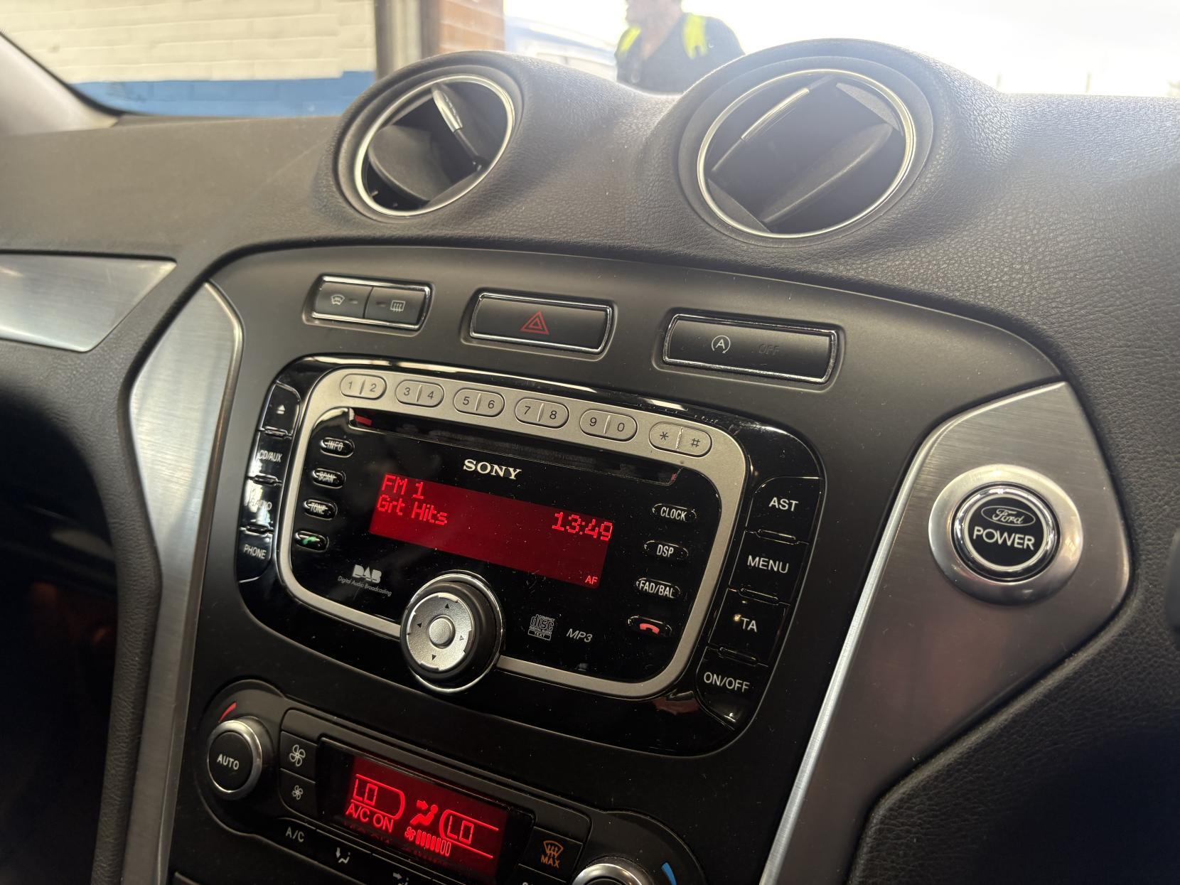 Ford Mondeo - Image 11