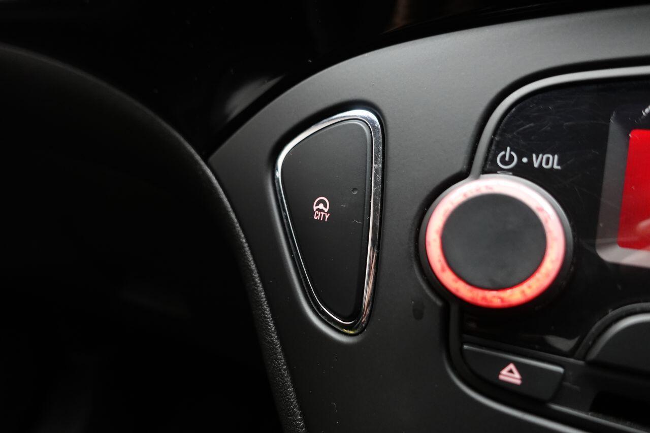 Vauxhall Corsa - Image 32