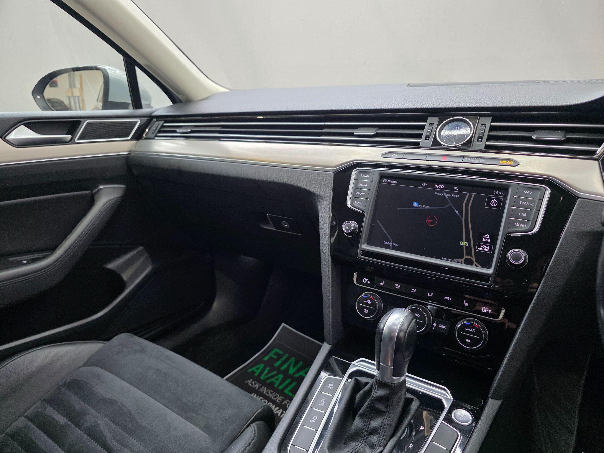 Volkswagen Passat - Image 13