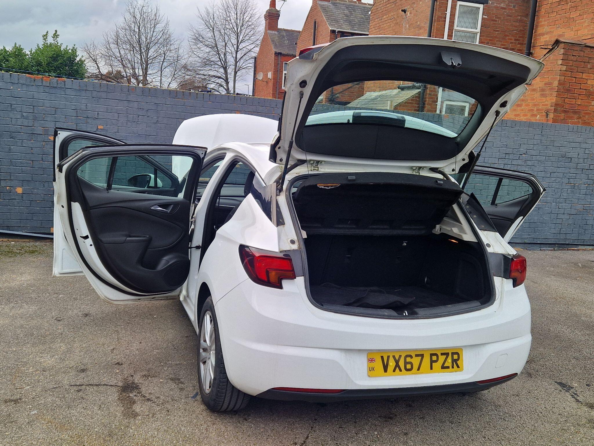 Vauxhall Astra - Image 19