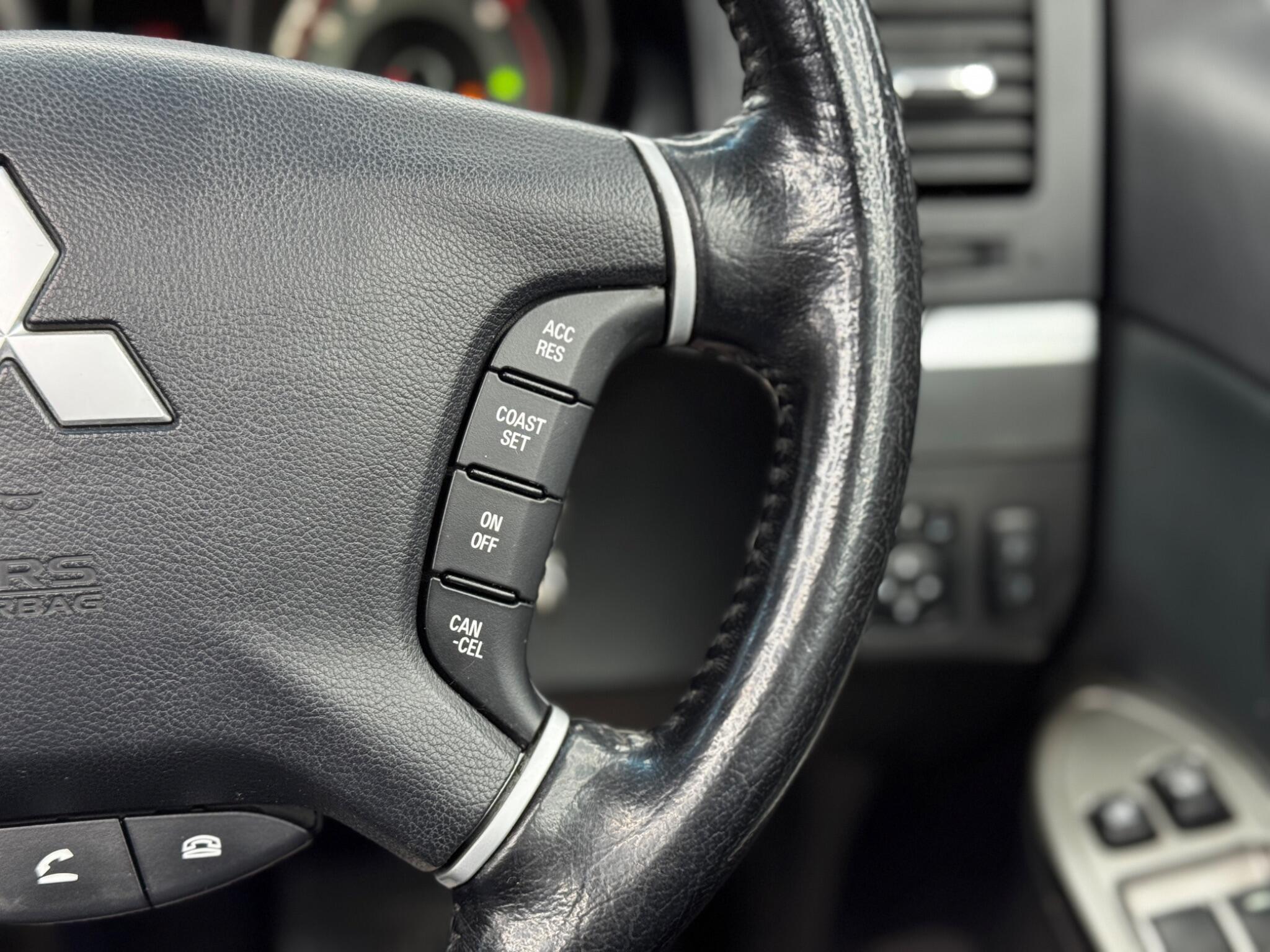 Mitsubishi Shogun - Image 22