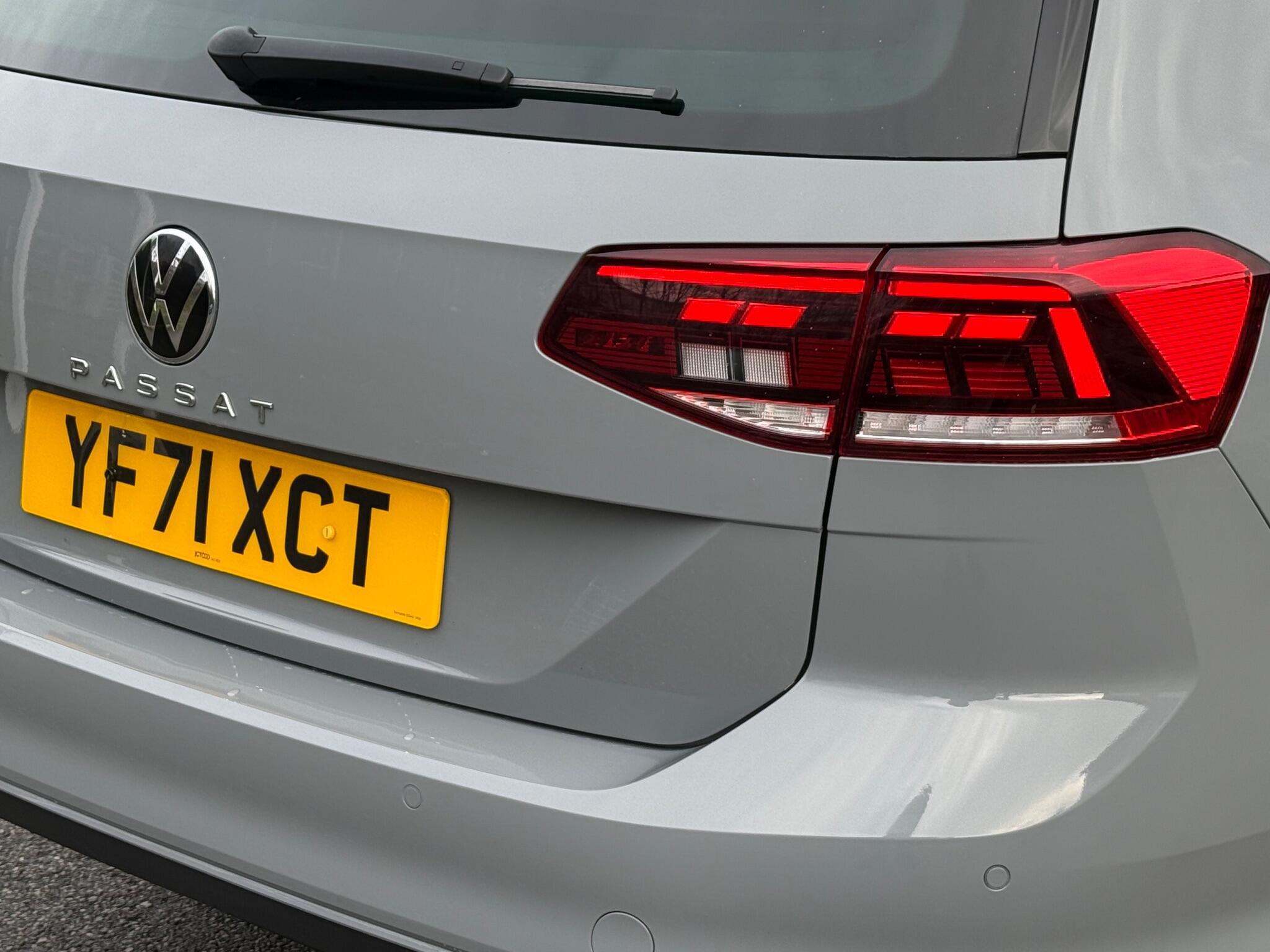 Volkswagen Passat - Image 20