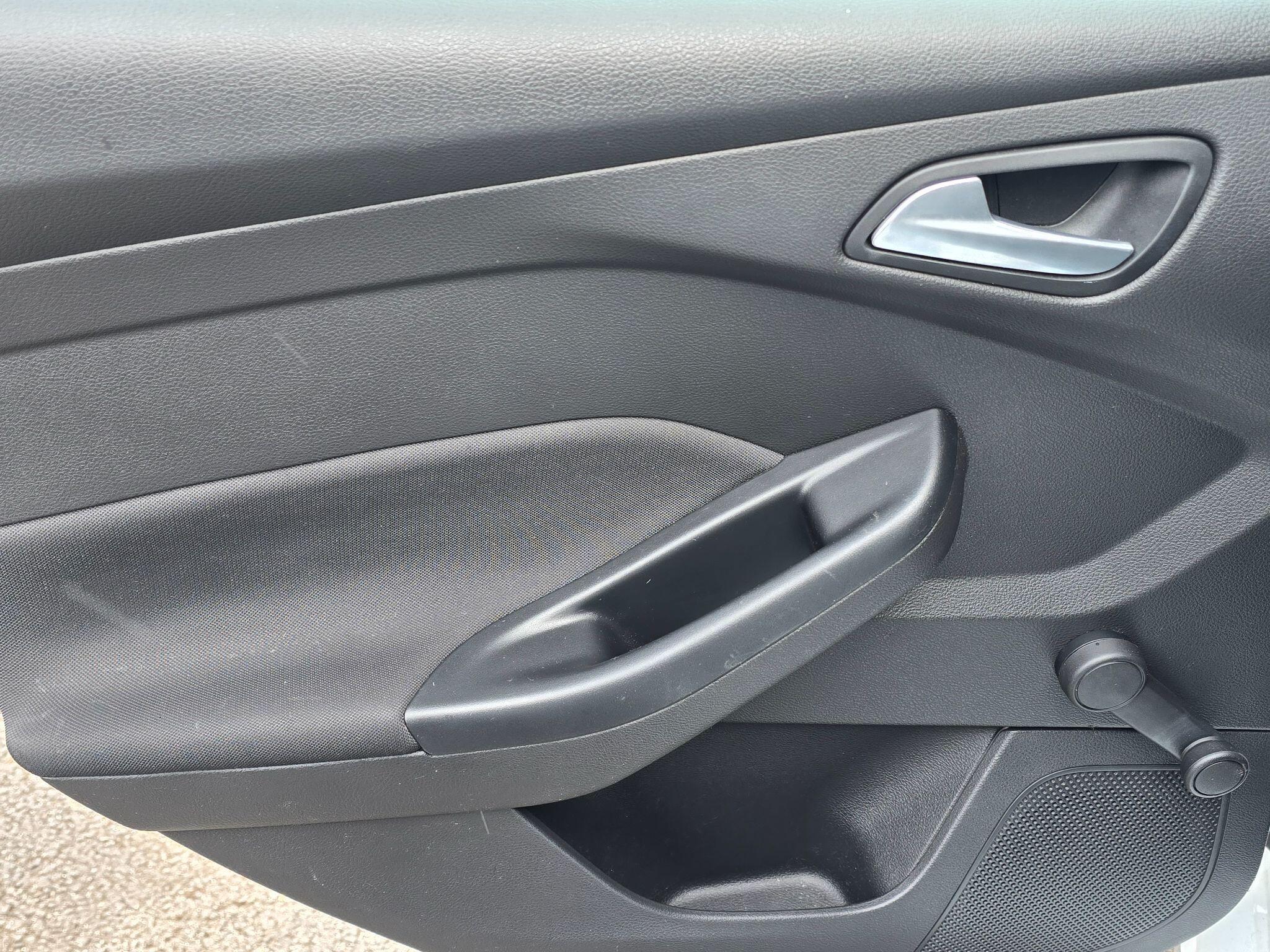 Ford Focus - Image 45