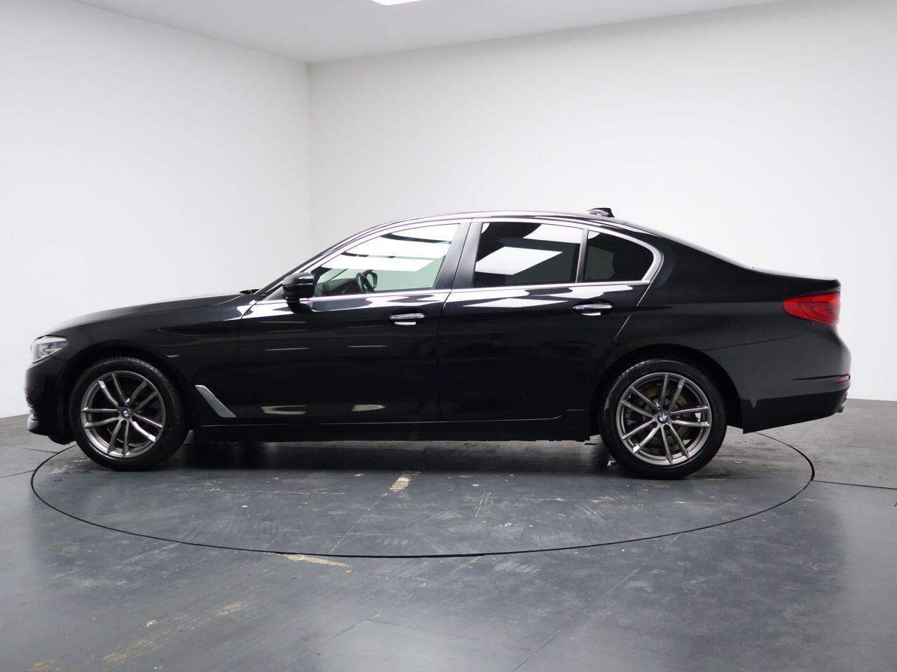 BMW 5 Series - Image 8