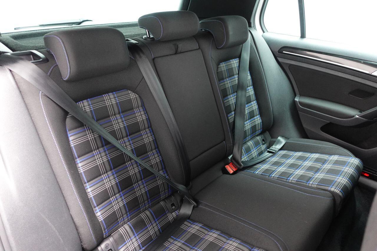 Volkswagen Golf - Image 20