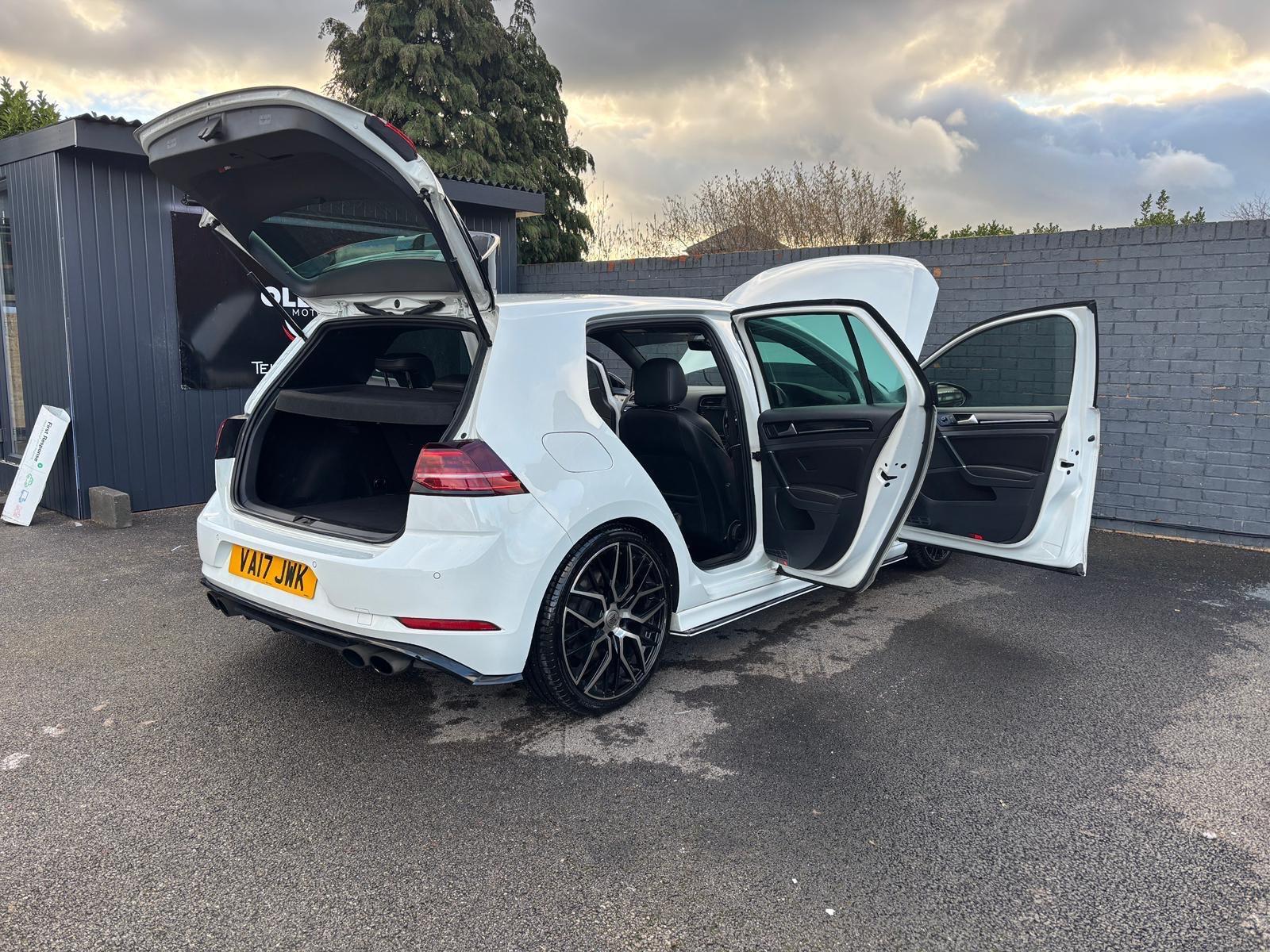 Volkswagen Golf - Image 20