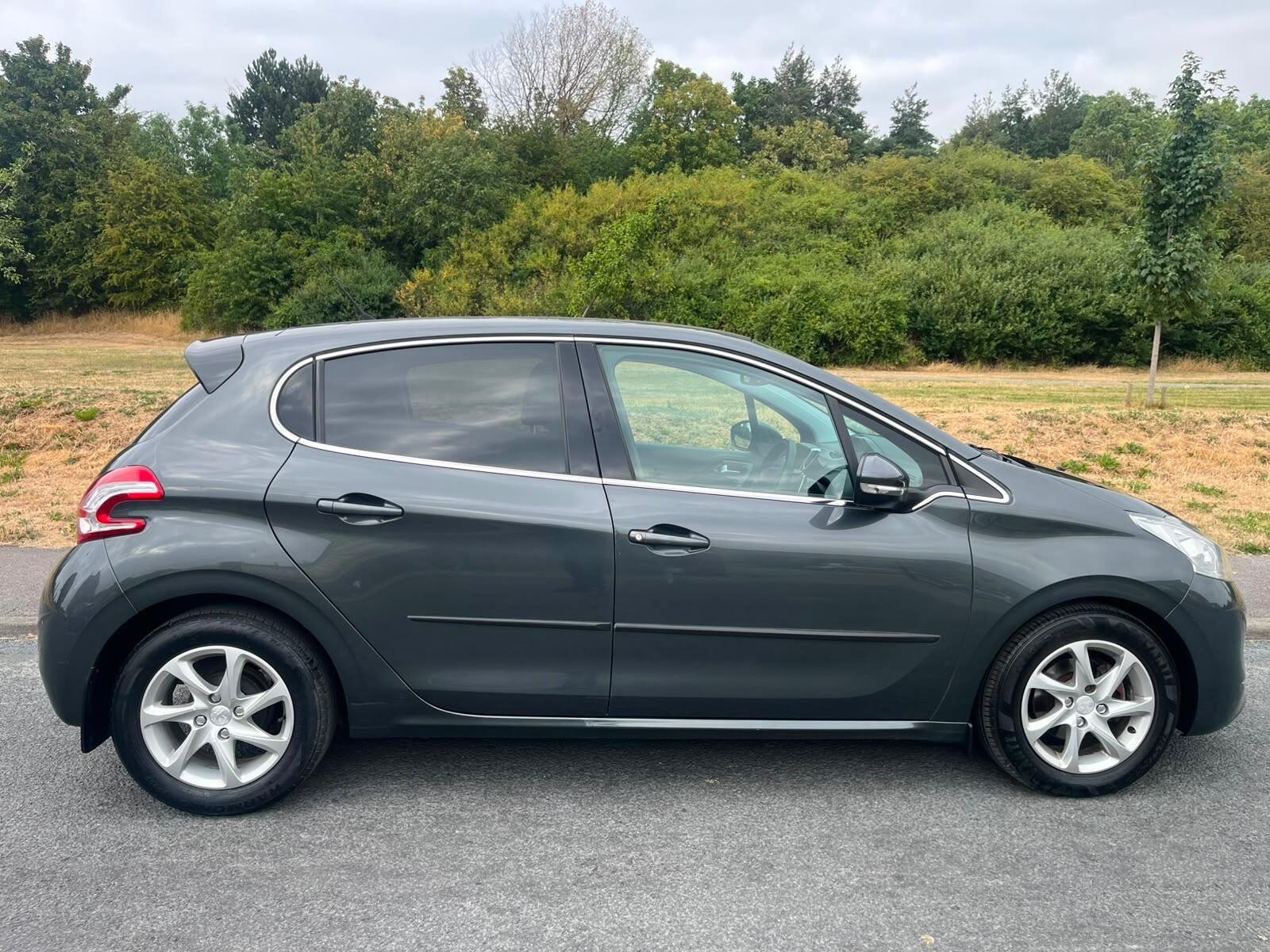 Peugeot 208 - Image 2