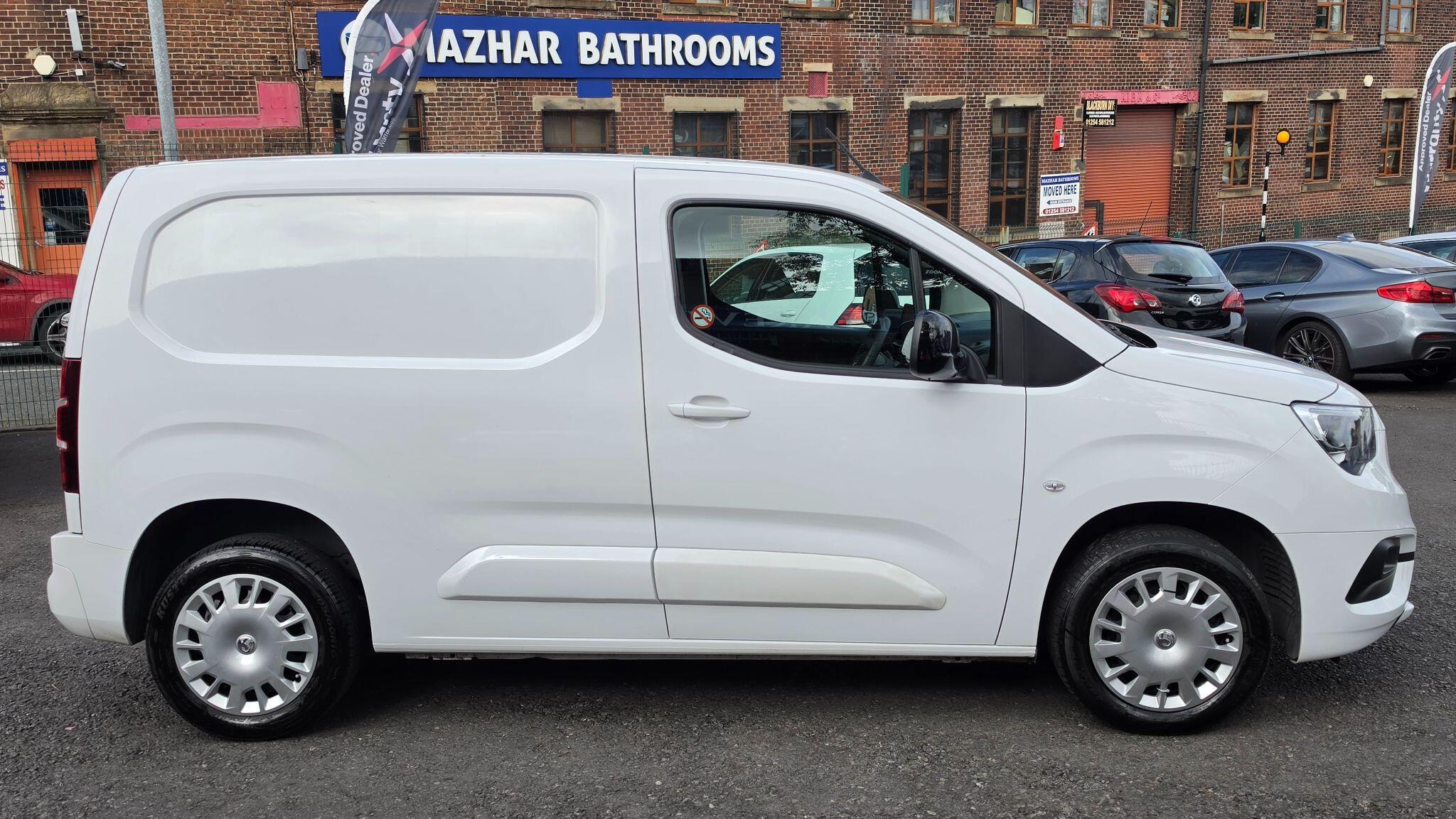 Vauxhall Combo - Image 8