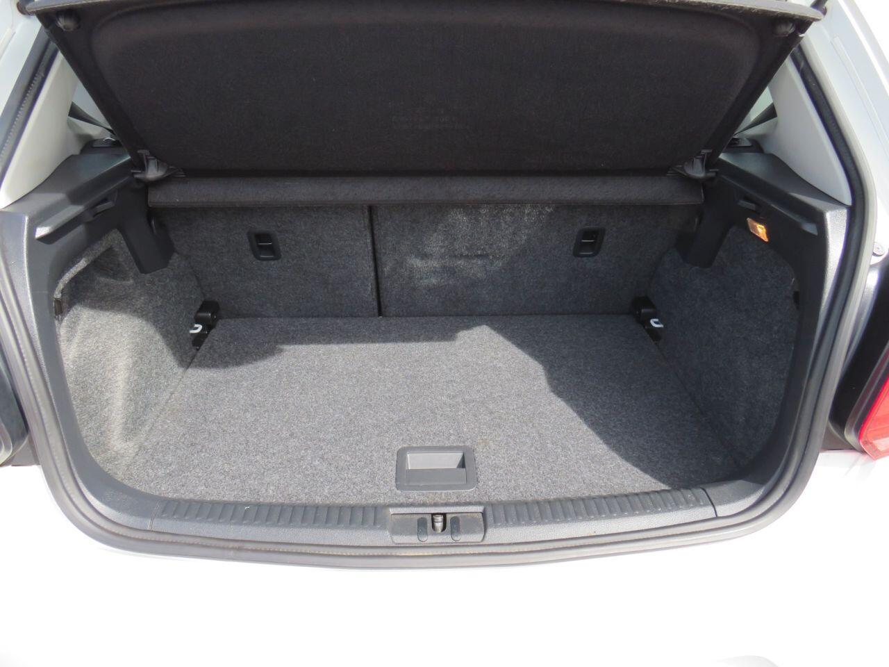 Volkswagen Polo - Image 11