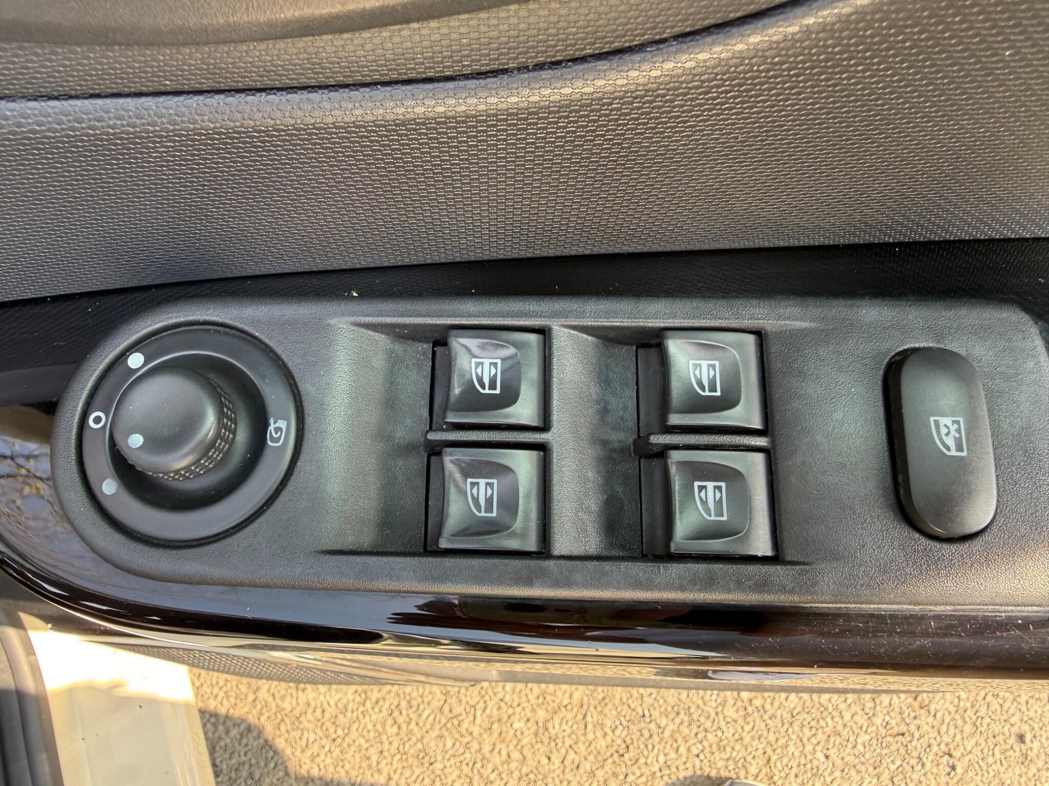 Renault Captur - Image 24