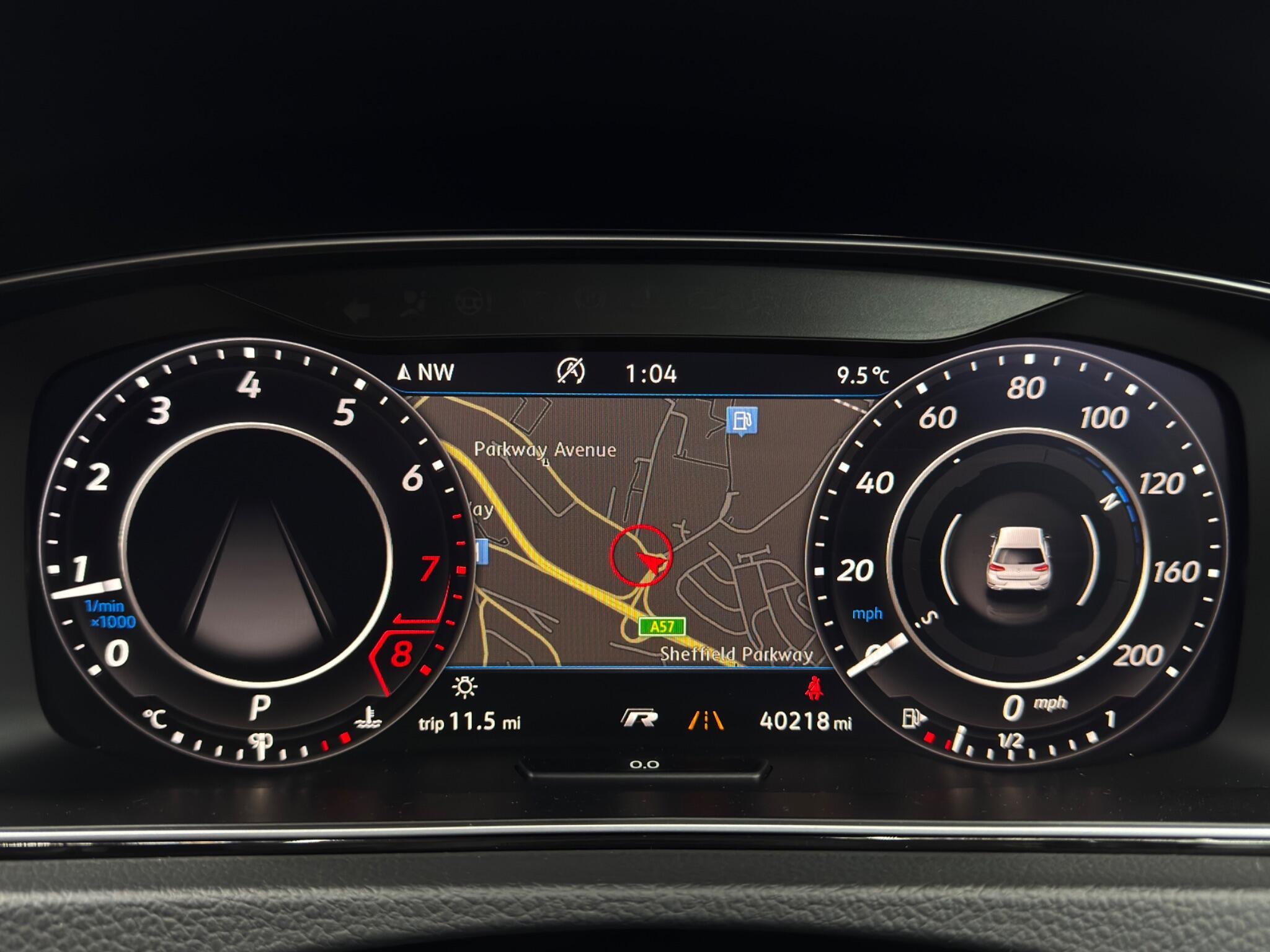 Volkswagen Golf - Image 22